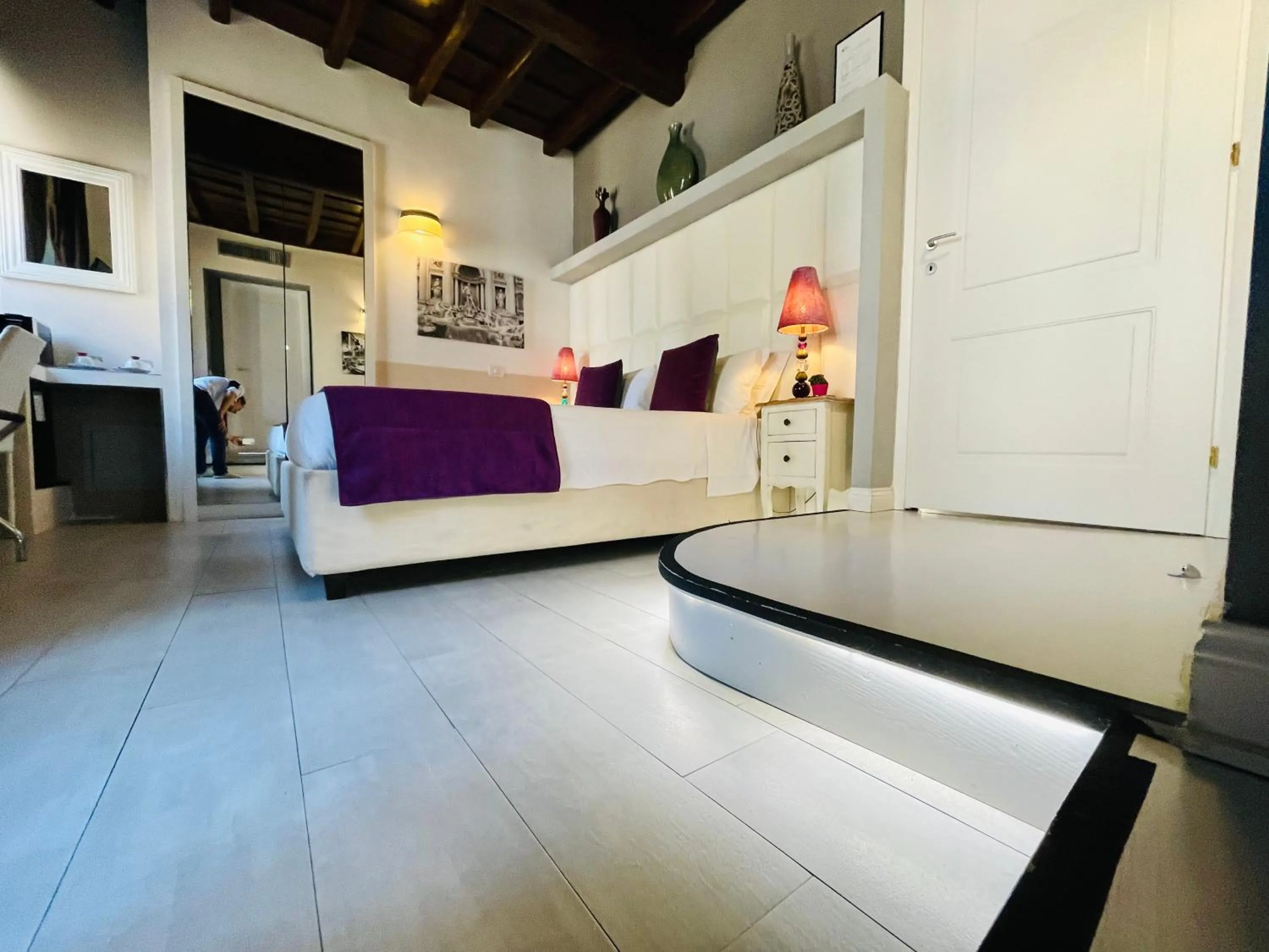 Bed in Town House Spagna- luxury Rooms with Jacuzzi Bath