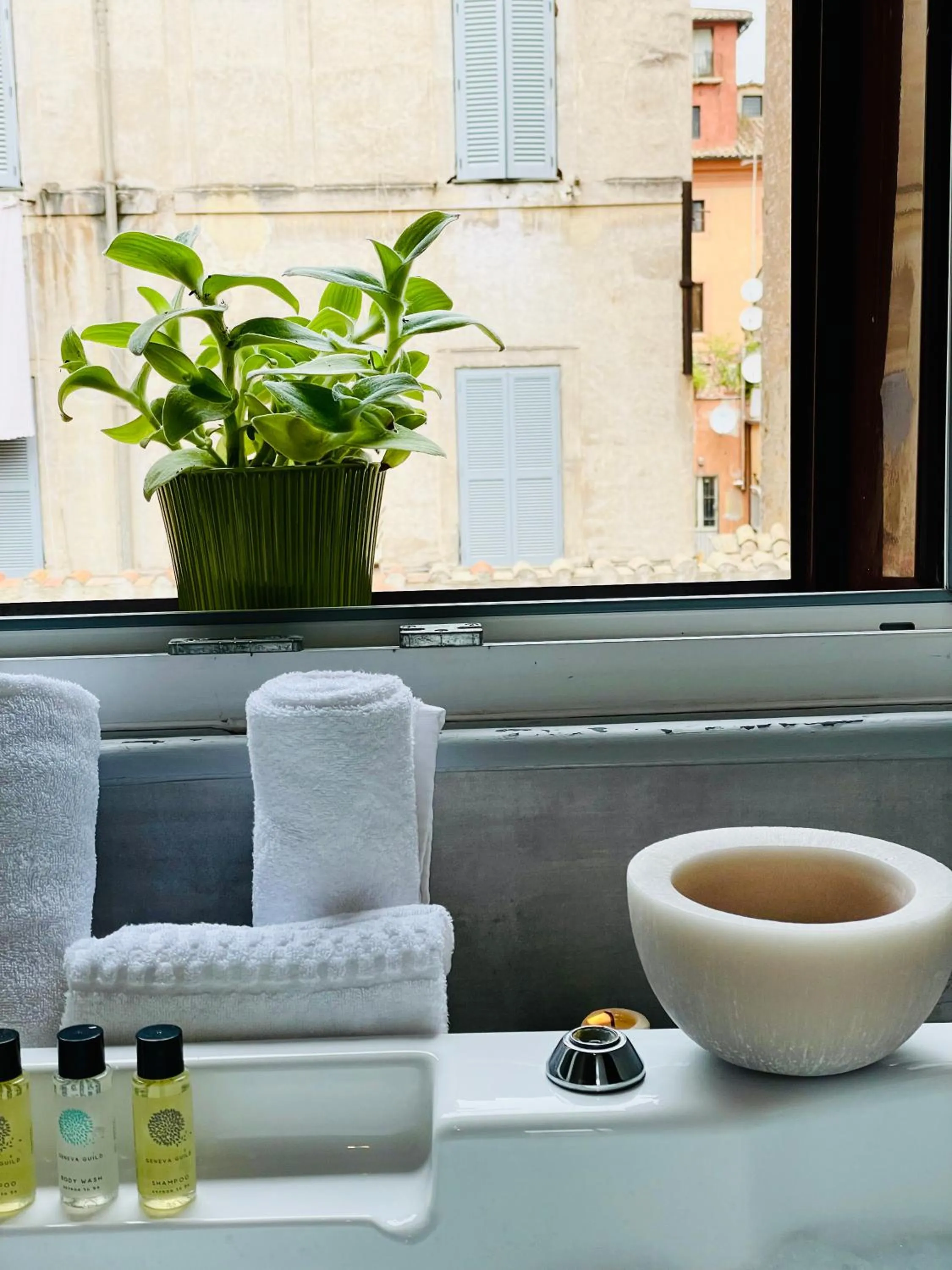 Decorative detail in Town House Spagna- luxury Rooms with Jacuzzi Bath