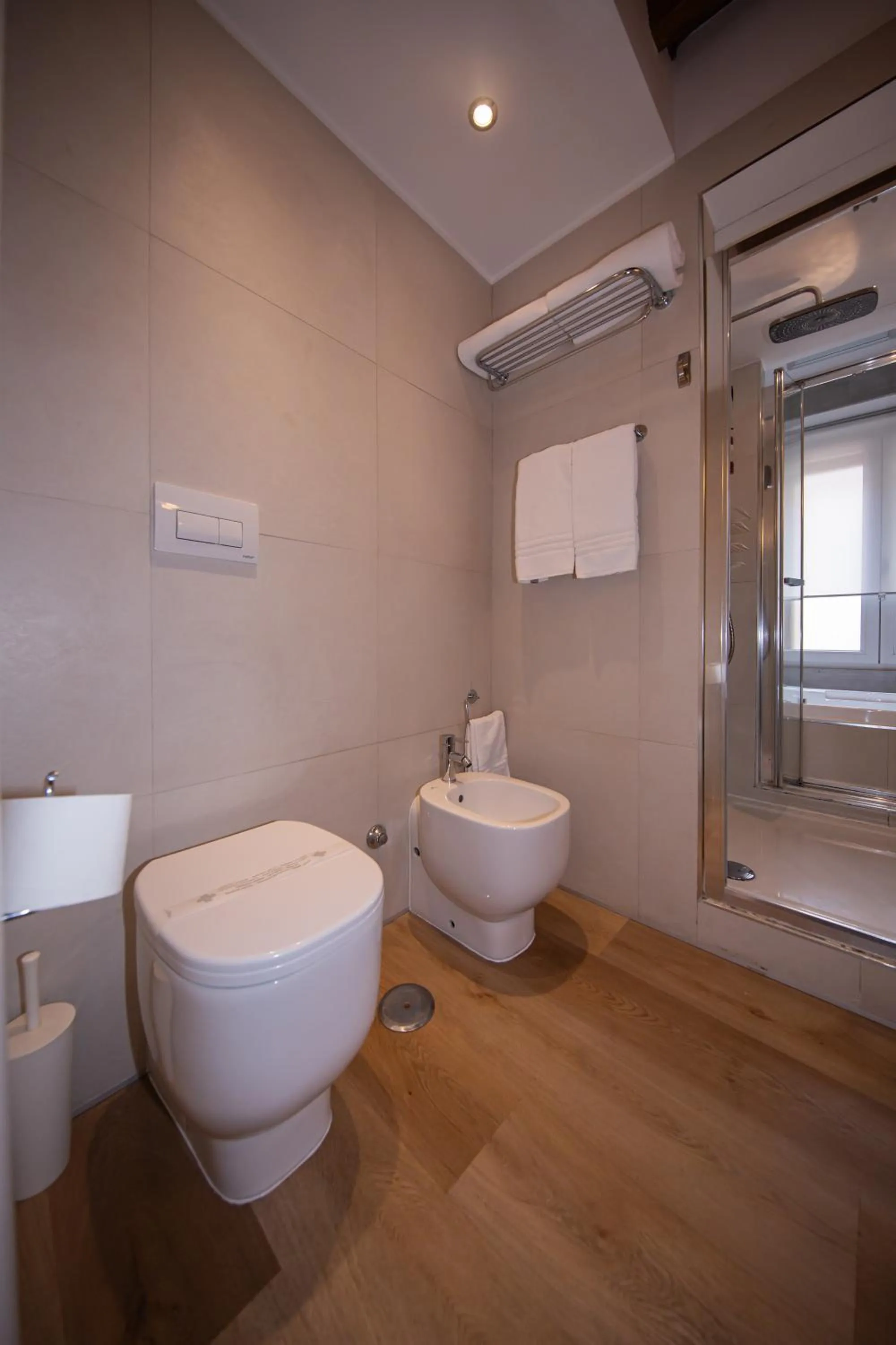 Toilet in Town House Spagna- luxury Rooms with Jacuzzi Bath