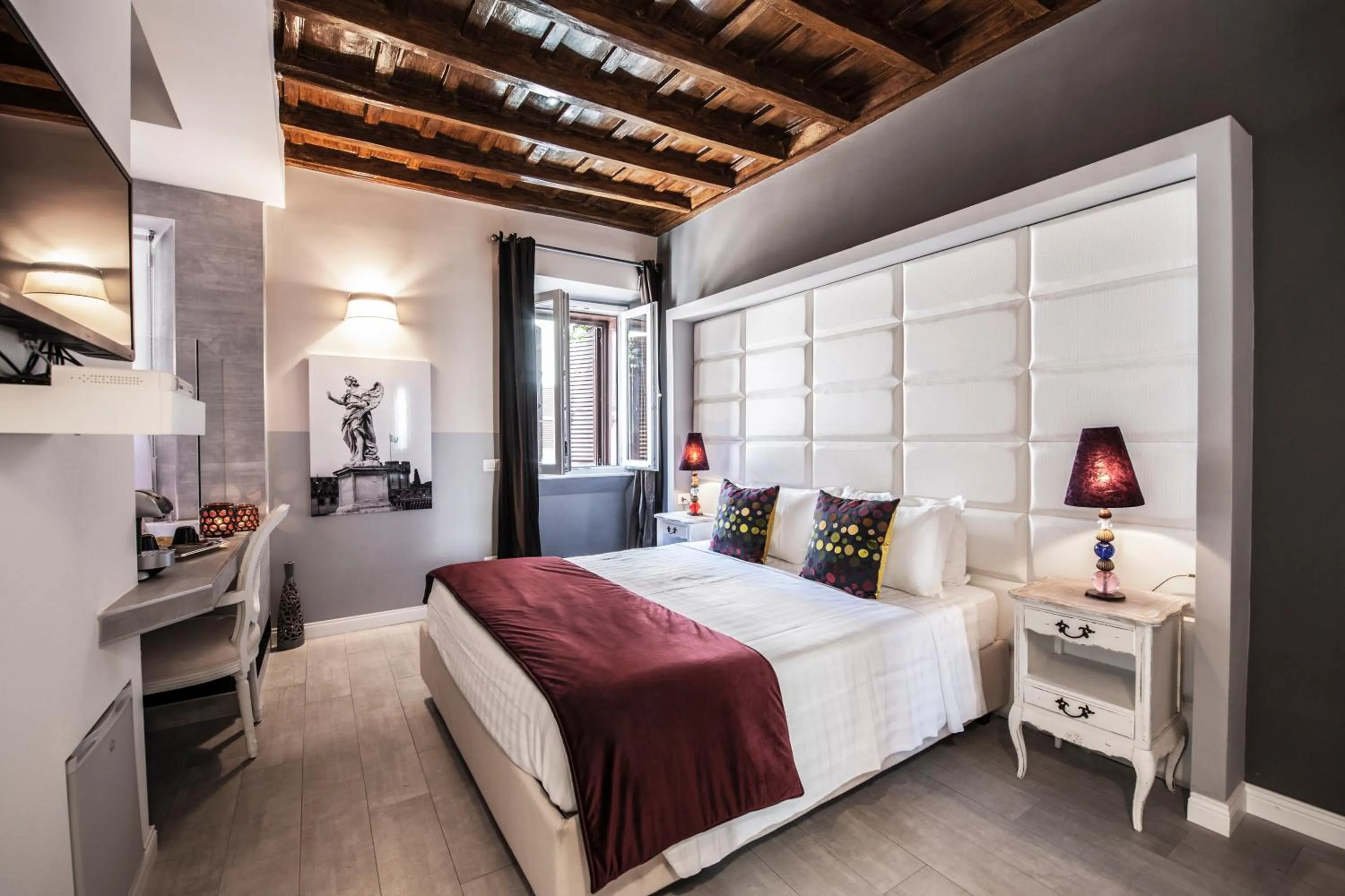 Photo of the whole room, Bed in Town House Spagna- luxury Rooms with Jacuzzi Bath