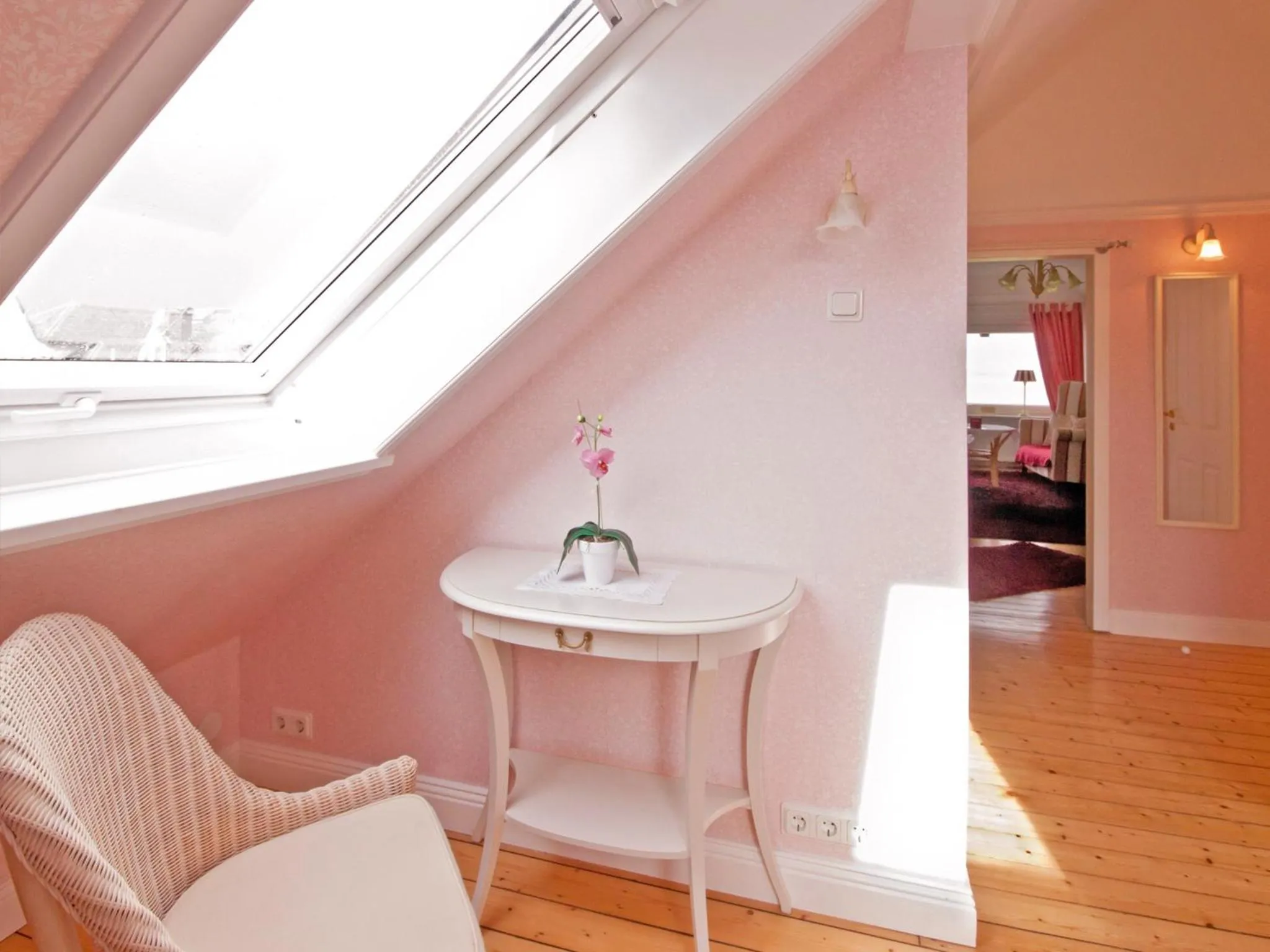 Seating area, Bed in Hotel Villa Caldera