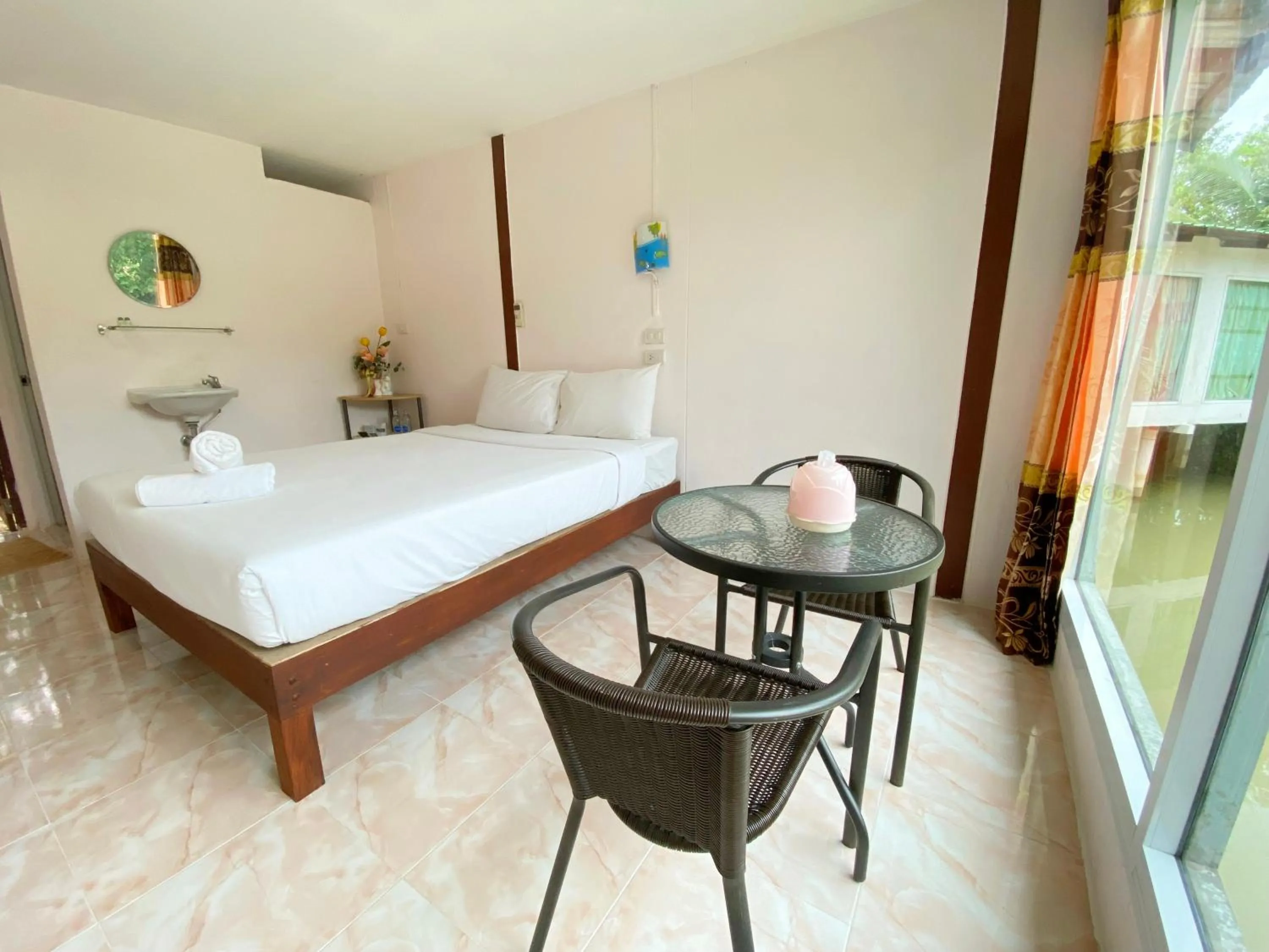 Photo of the whole room, Bed in Banpak Suankaew Talaynoi