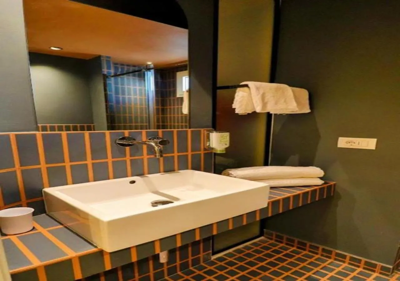 Bathroom, Bed in Hotel Graziella