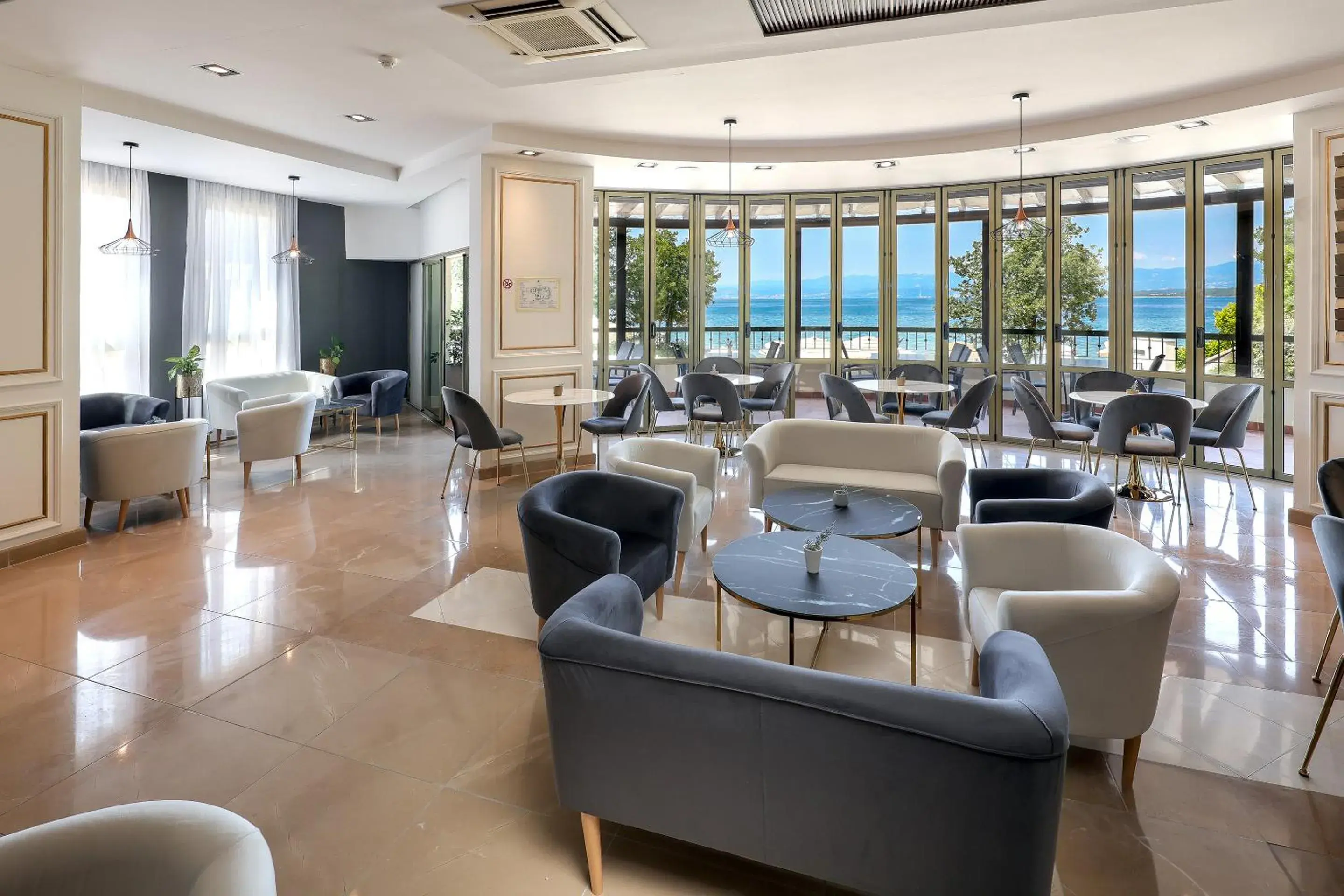 Restaurant/places to eat in Blue Waves Resort Restaurant/places to eat in Blue Waves Resort