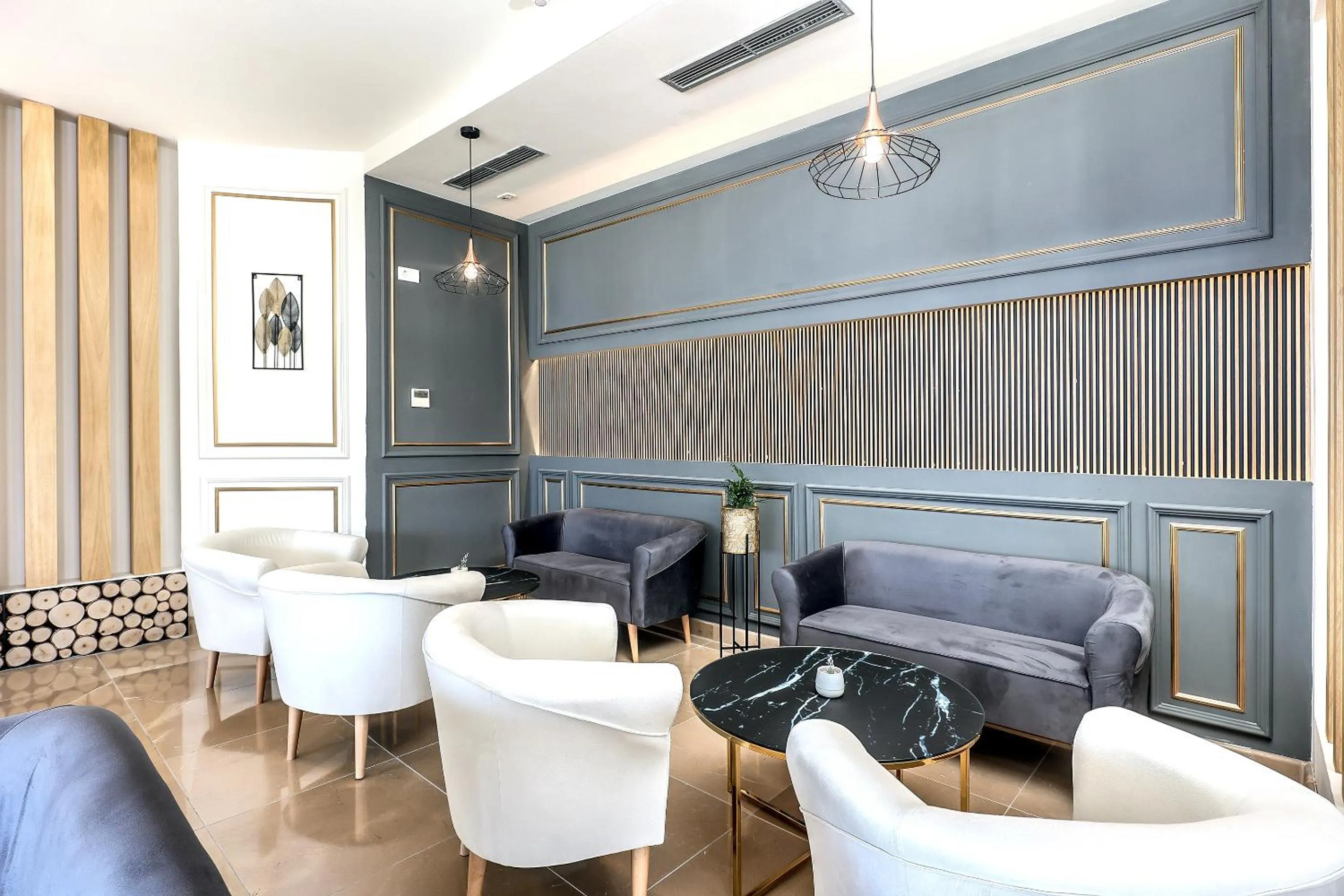 Restaurant/places to eat in Blue Waves Resort