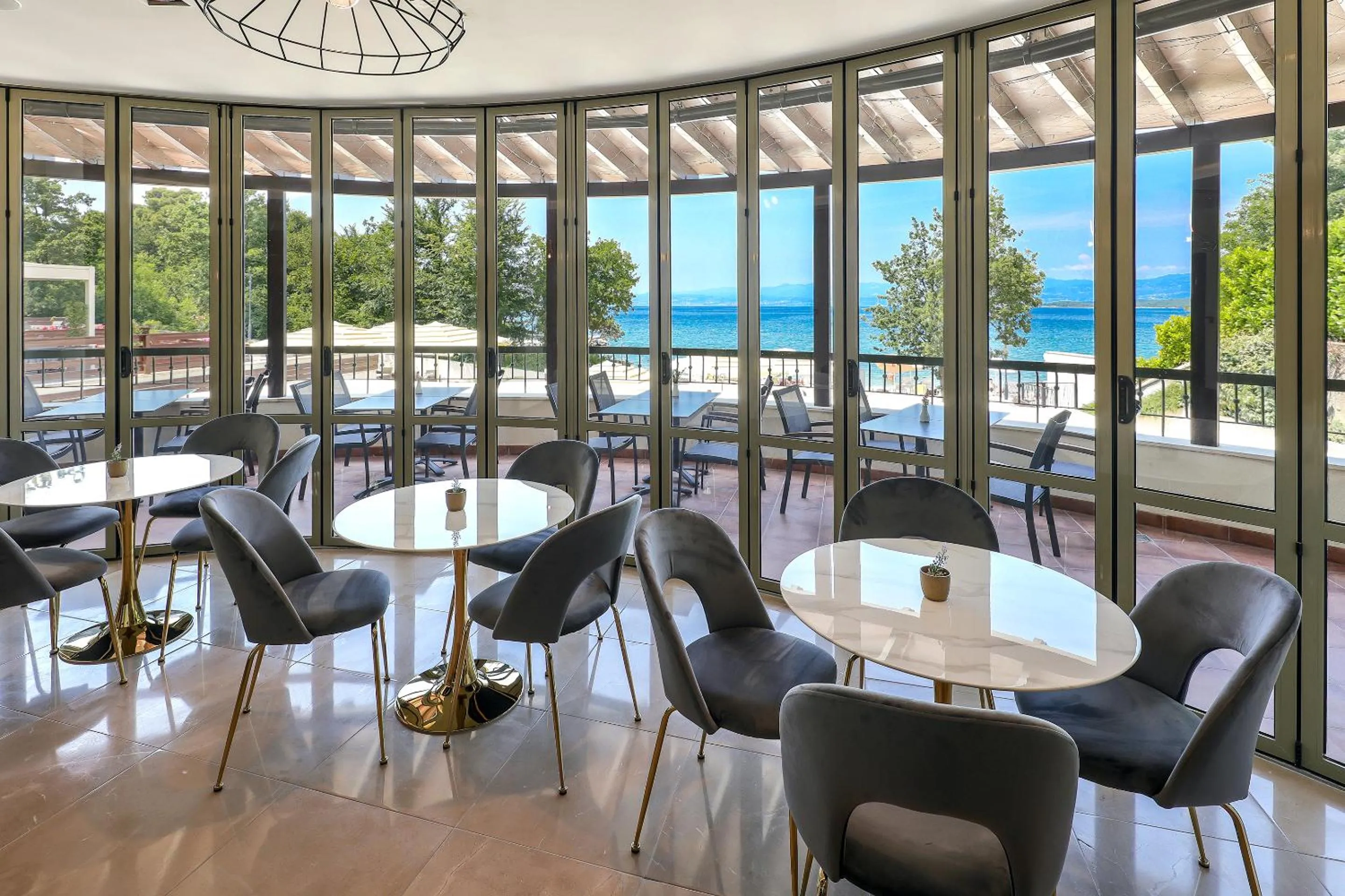 Restaurant/places to eat in Blue Waves Resort