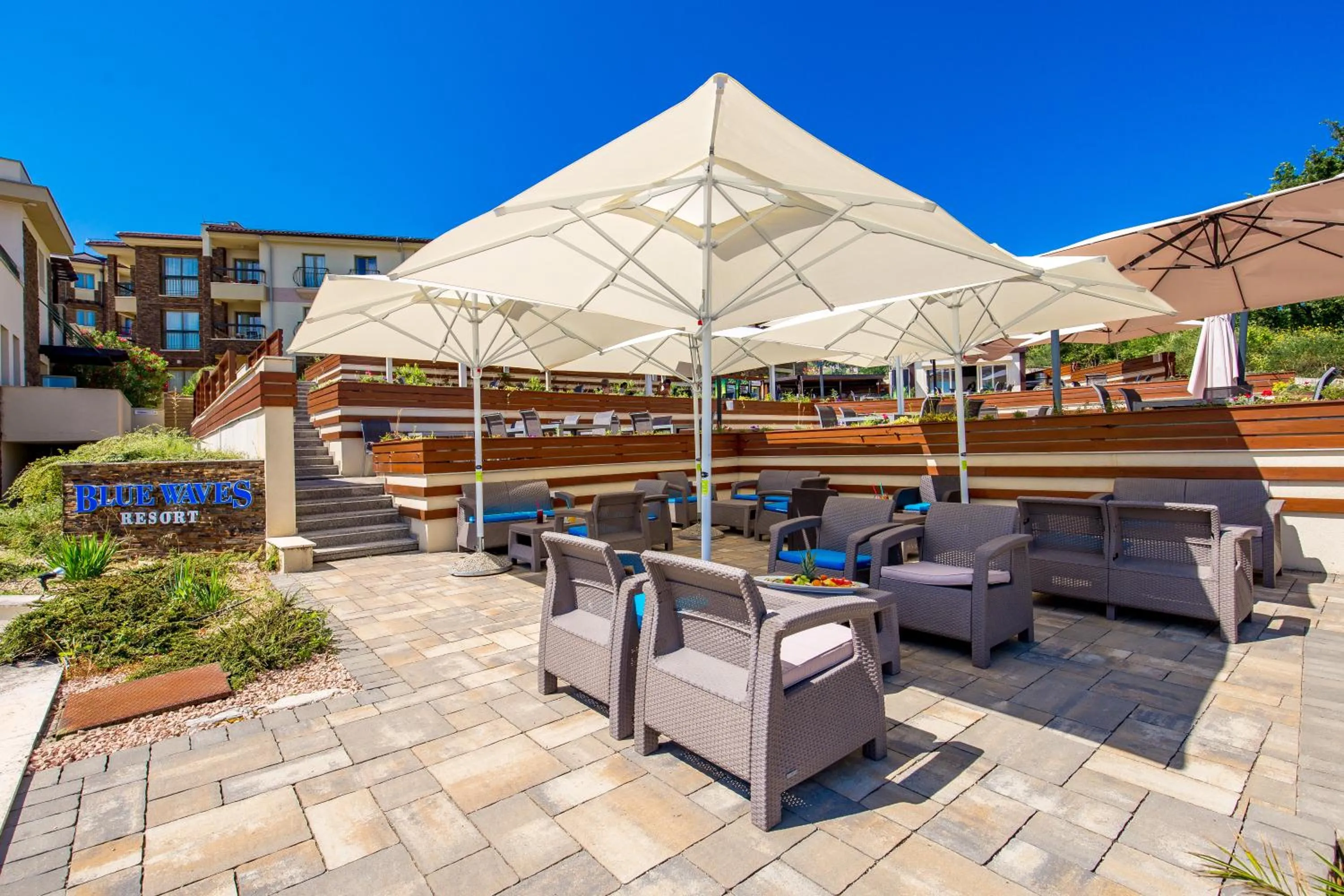 Restaurant/places to eat in Blue Waves Resort