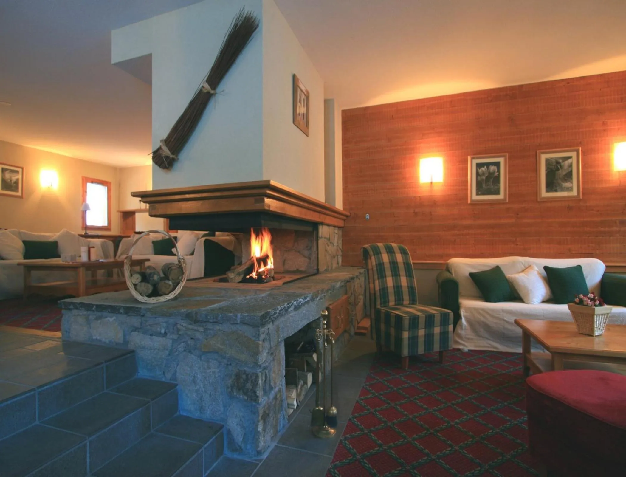 Lobby or reception in Lagrange Vacances Chalets du Galibier
