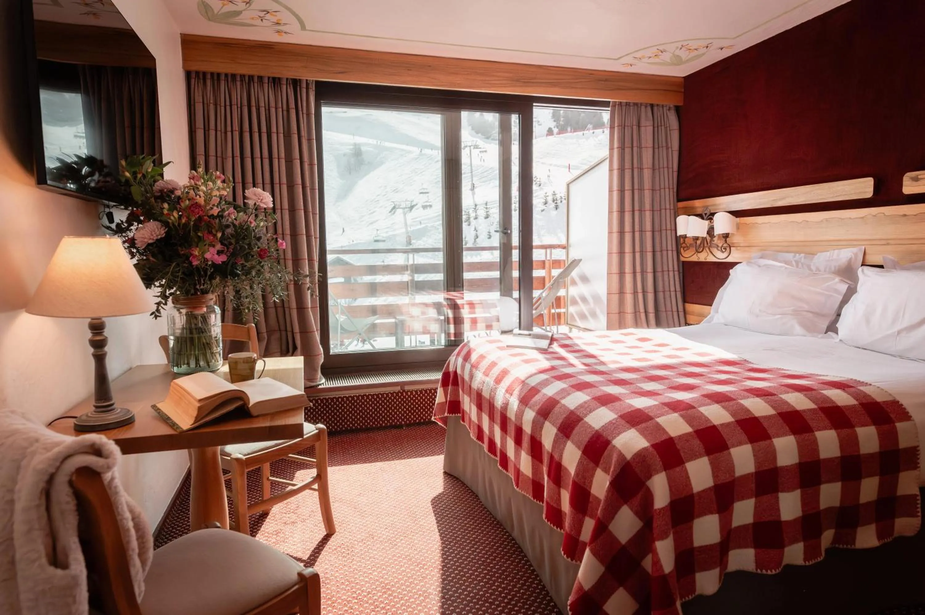 Bedroom, Bed in Hôtel Alpen Ruitor