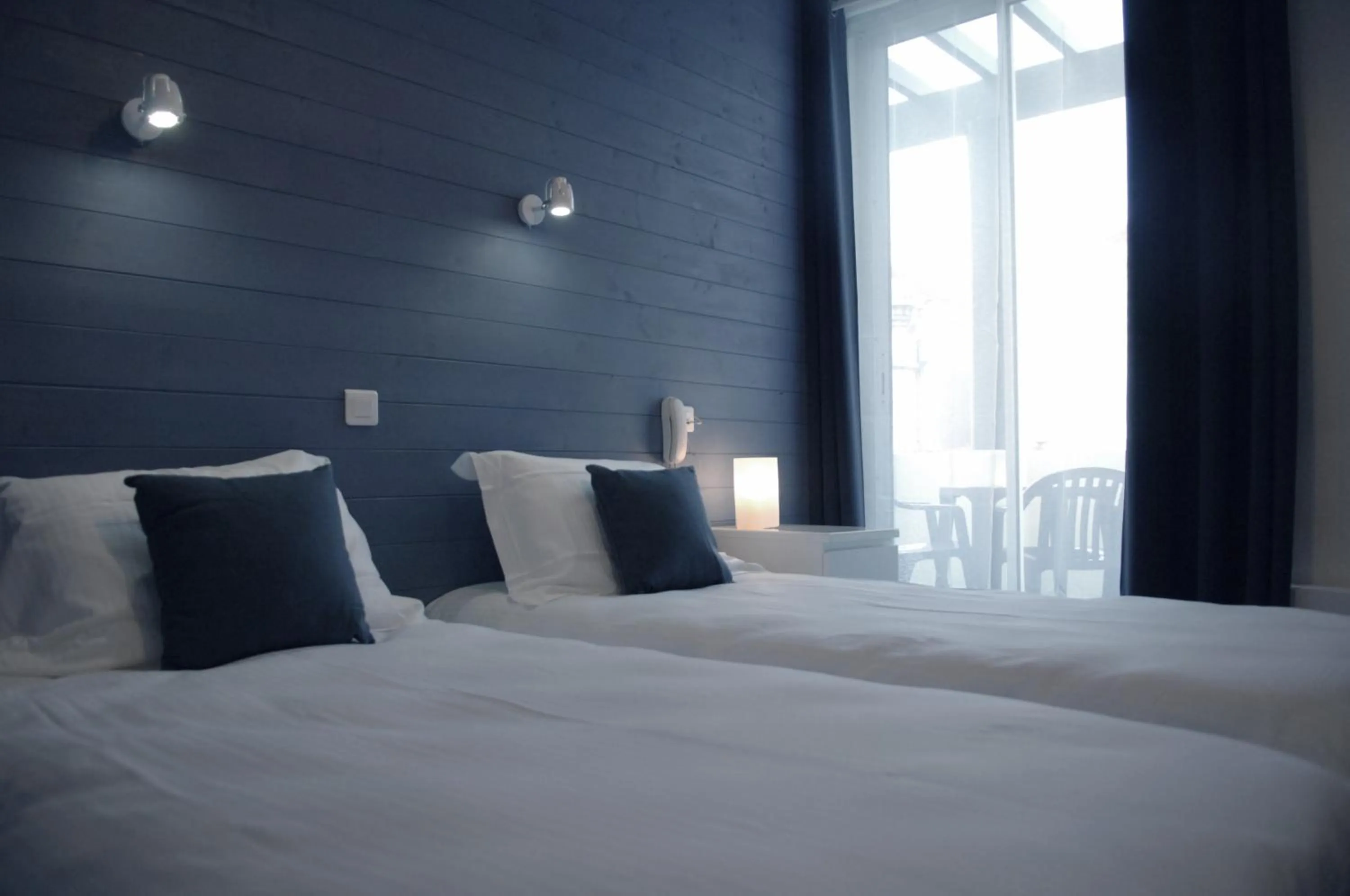 Photo of the whole room, Bed in La Pergola d'Arcachon