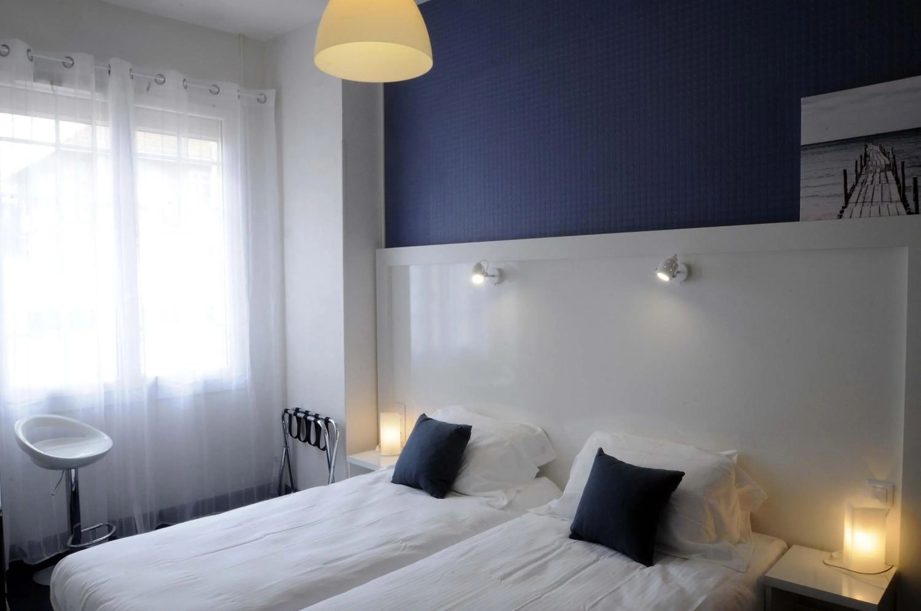 Photo of the whole room, Bed in La Pergola d'Arcachon