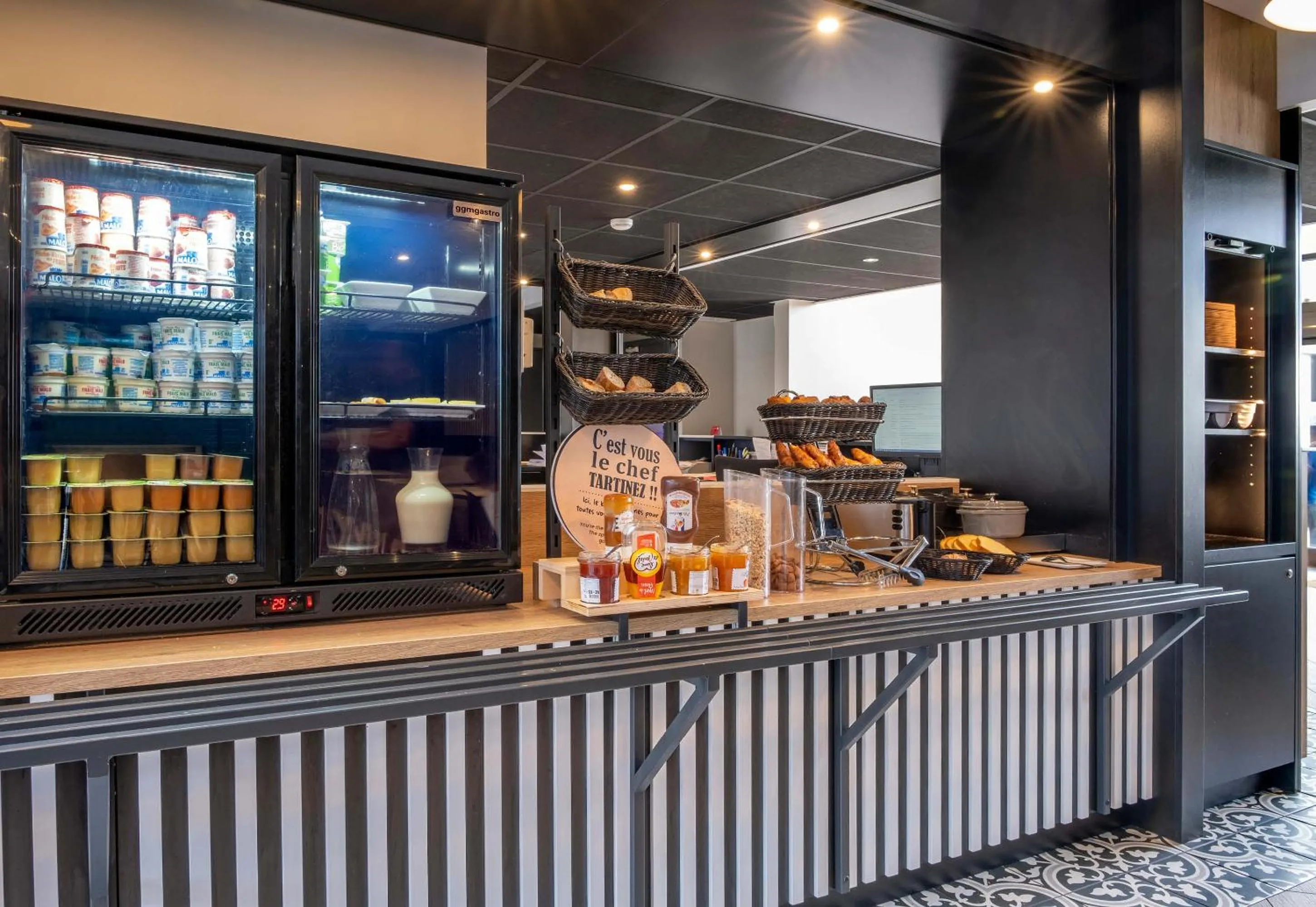 Buffet breakfast in B&B HOTEL La Rochelle Centre Les Minimes