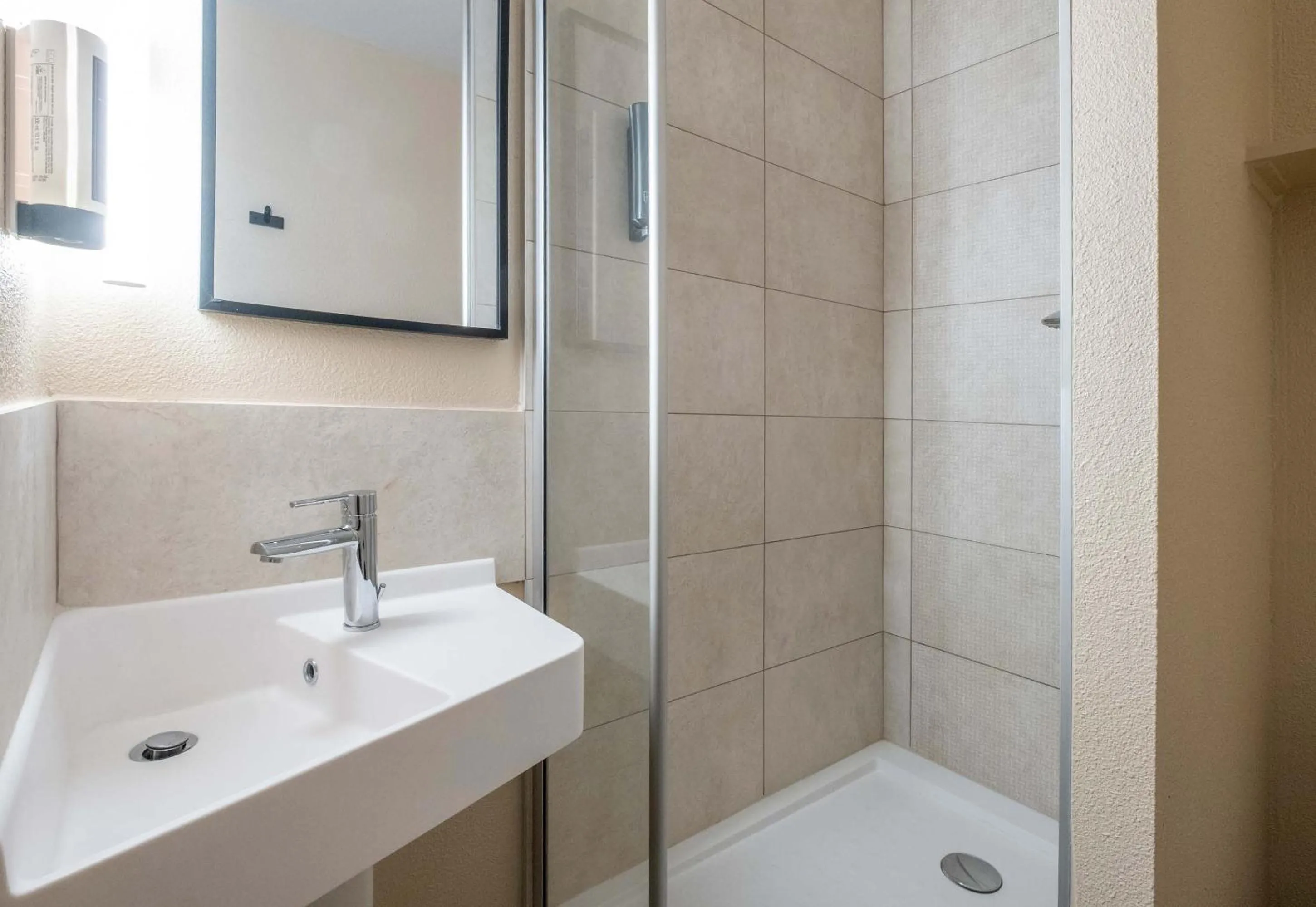 Bathroom in B&B HOTEL La Rochelle Centre Les Minimes