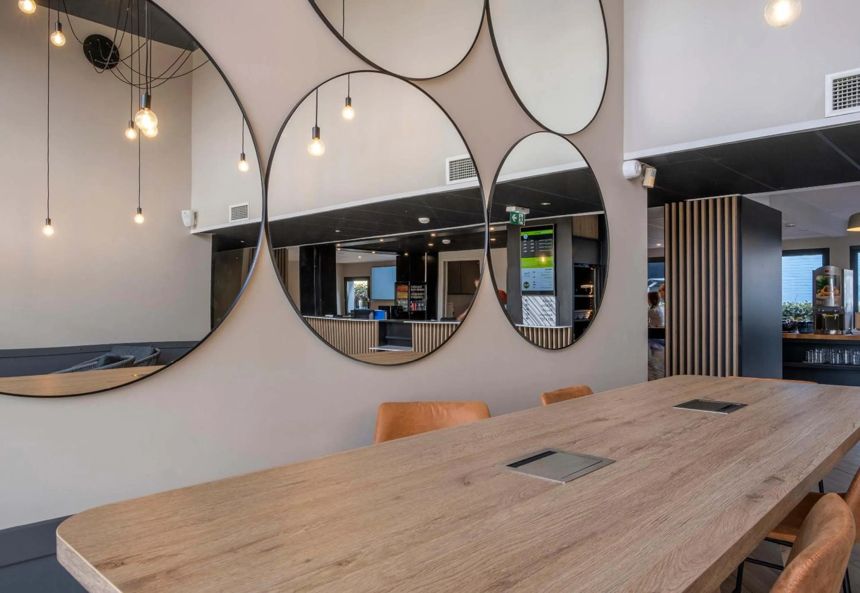 Seating area in B&B HOTEL La Rochelle Centre Les Minimes