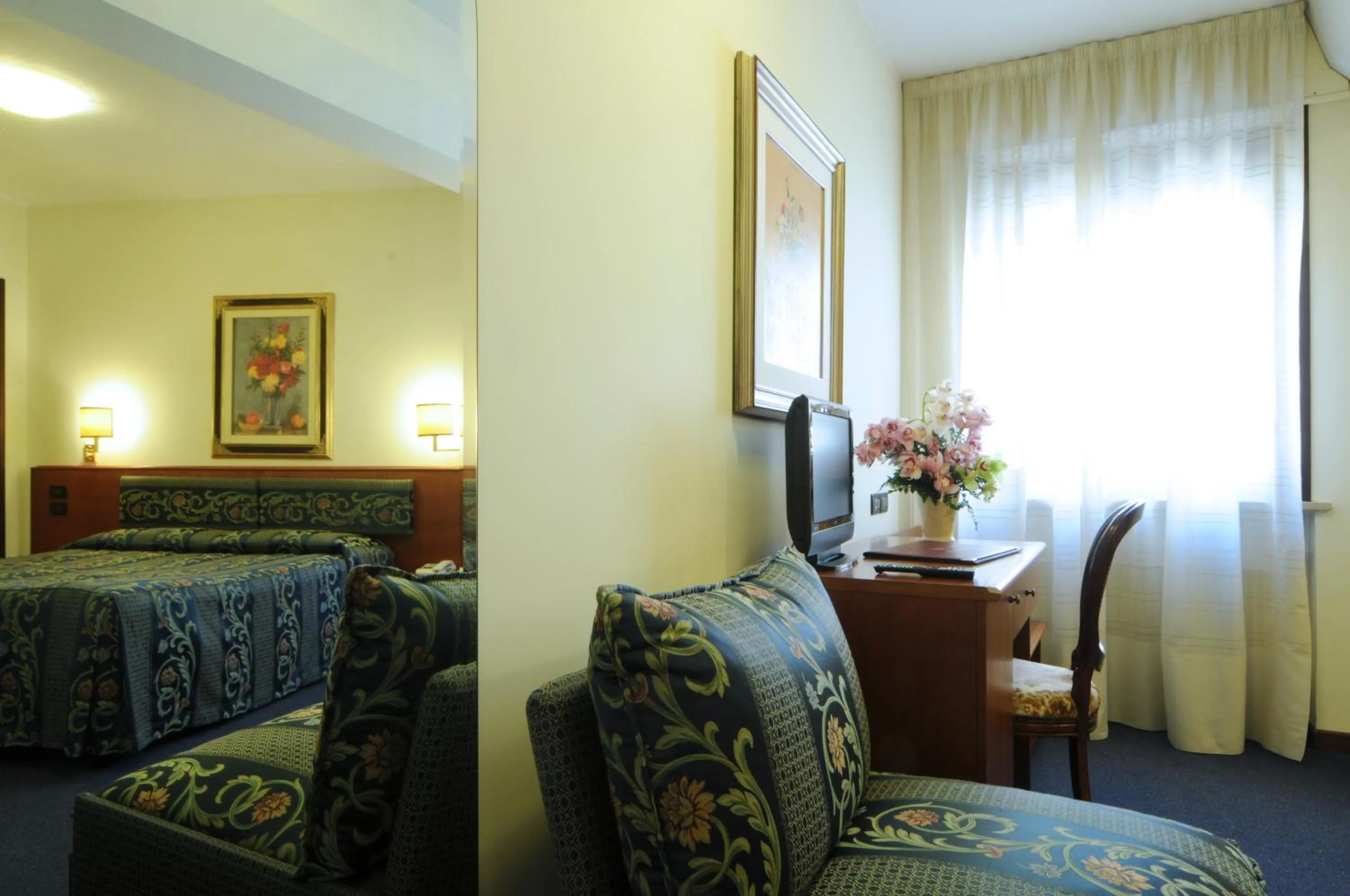 Photo of the whole room, Bed in Hotel Cristallo