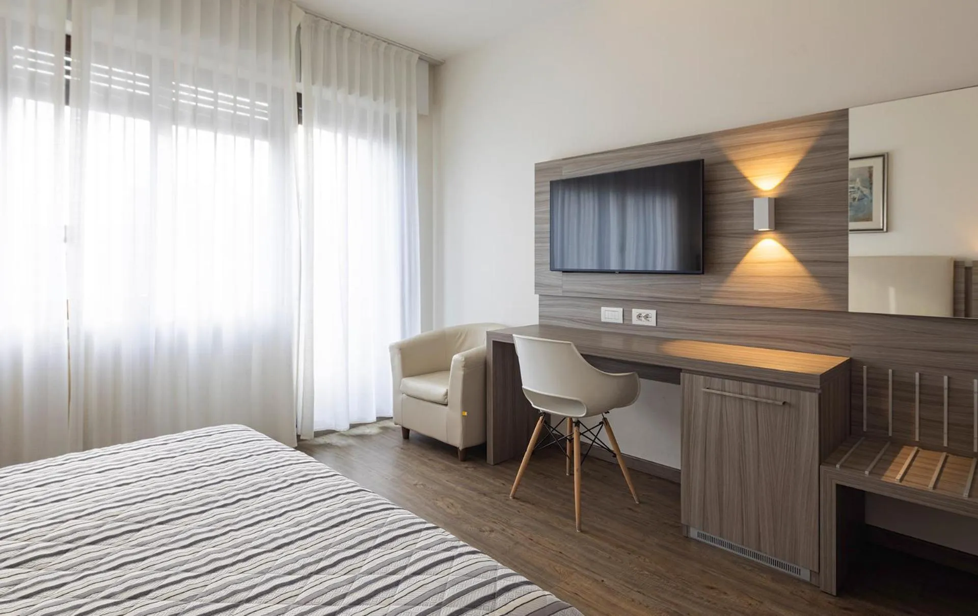 TV and multimedia, Bed in Hotel Cristallo