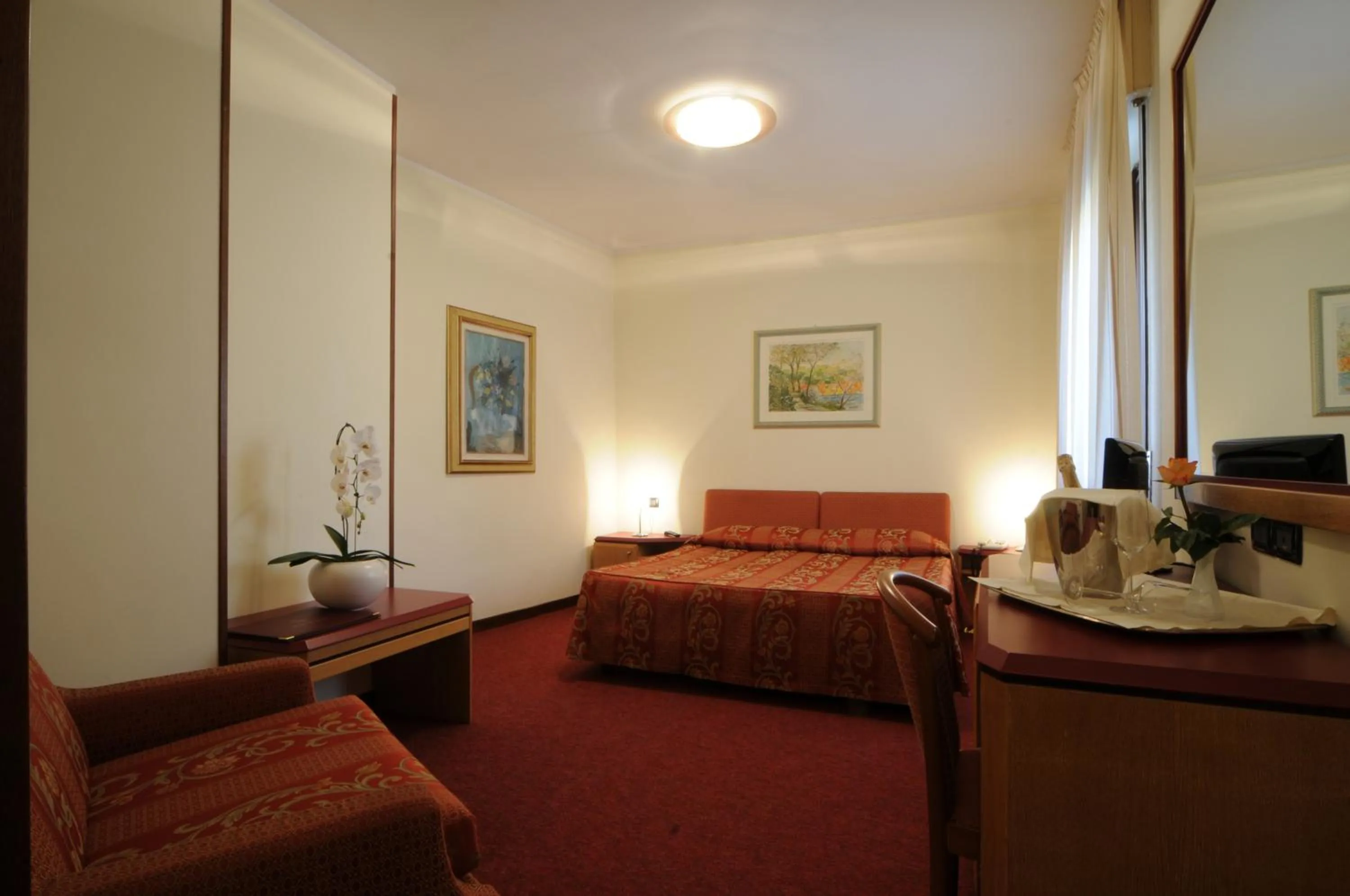 Photo of the whole room, Bed in Hotel Cristallo