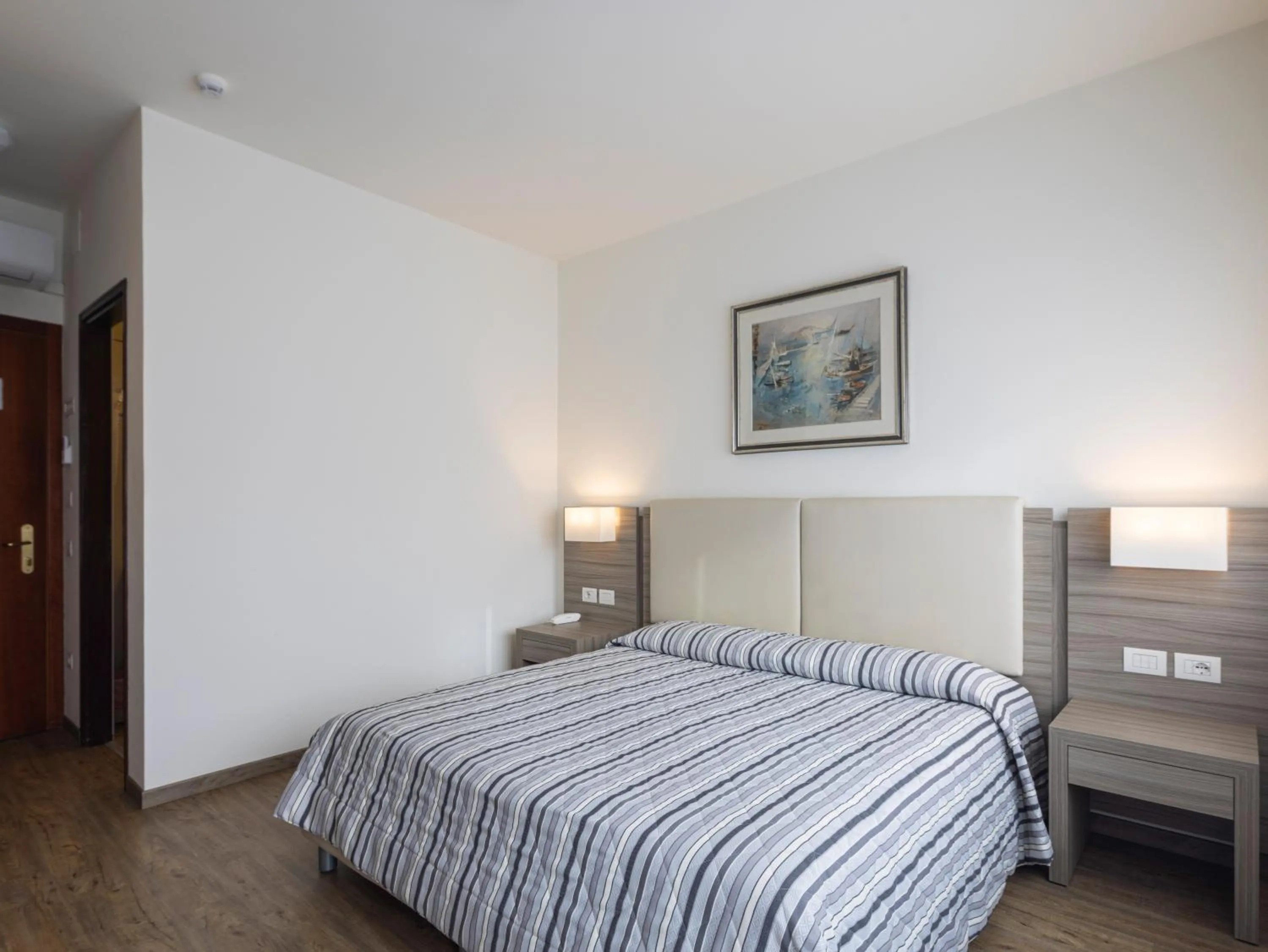 Bedroom, Bed in Hotel Cristallo