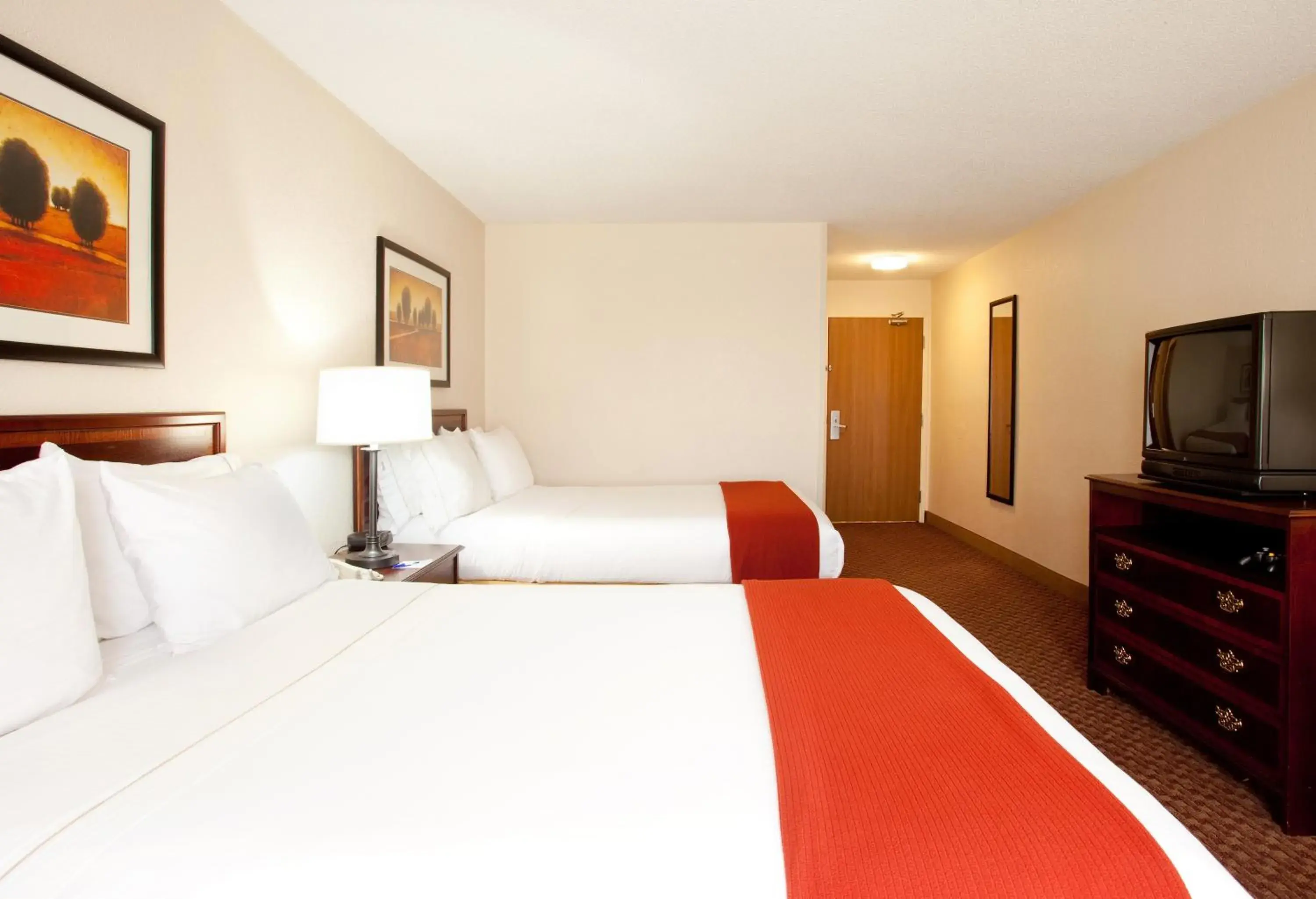 Photo of the whole room, Bed in Baymont by Wyndham Merrillville