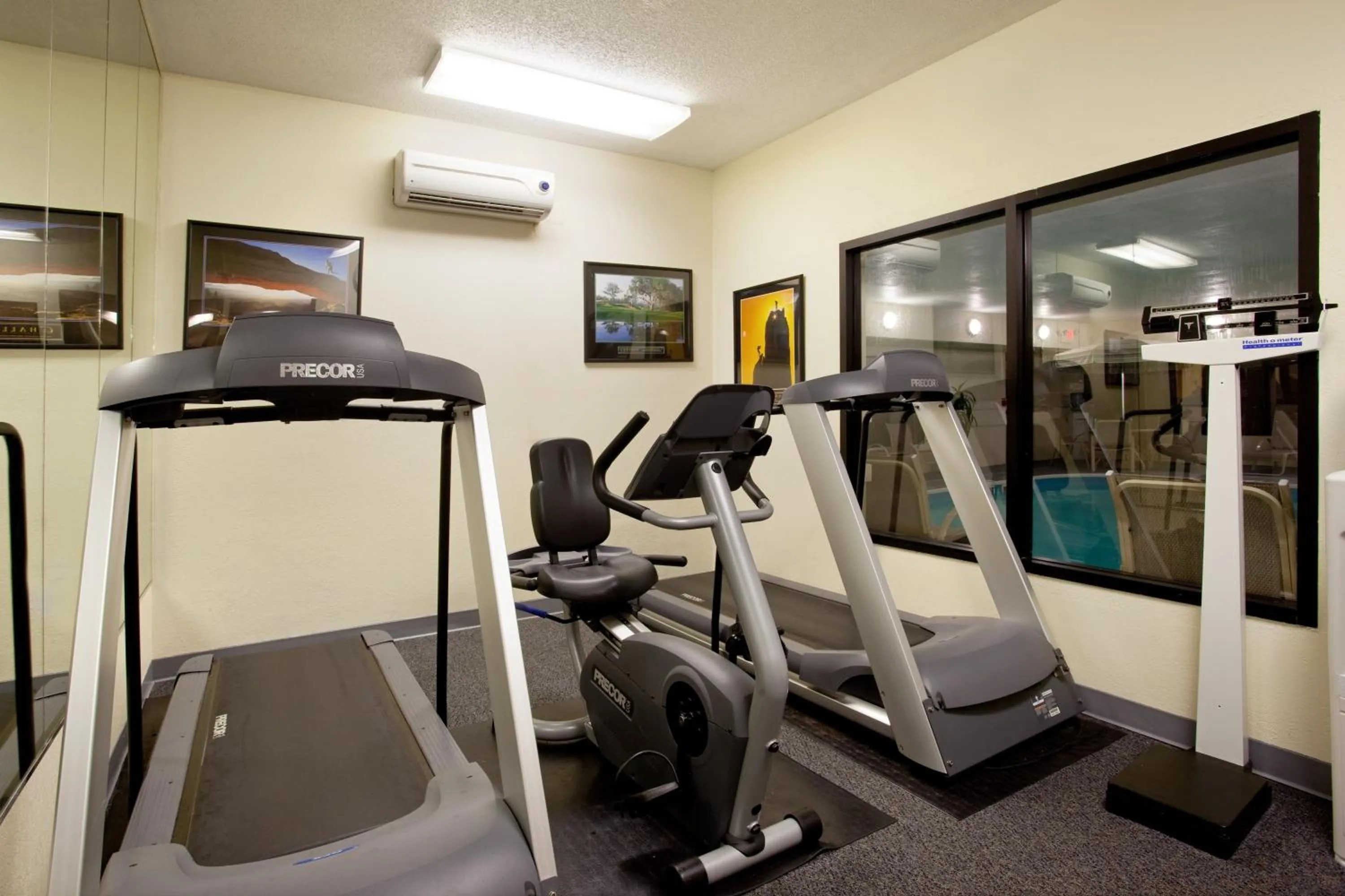 Fitness centre/facilities in Baymont by Wyndham Merrillville