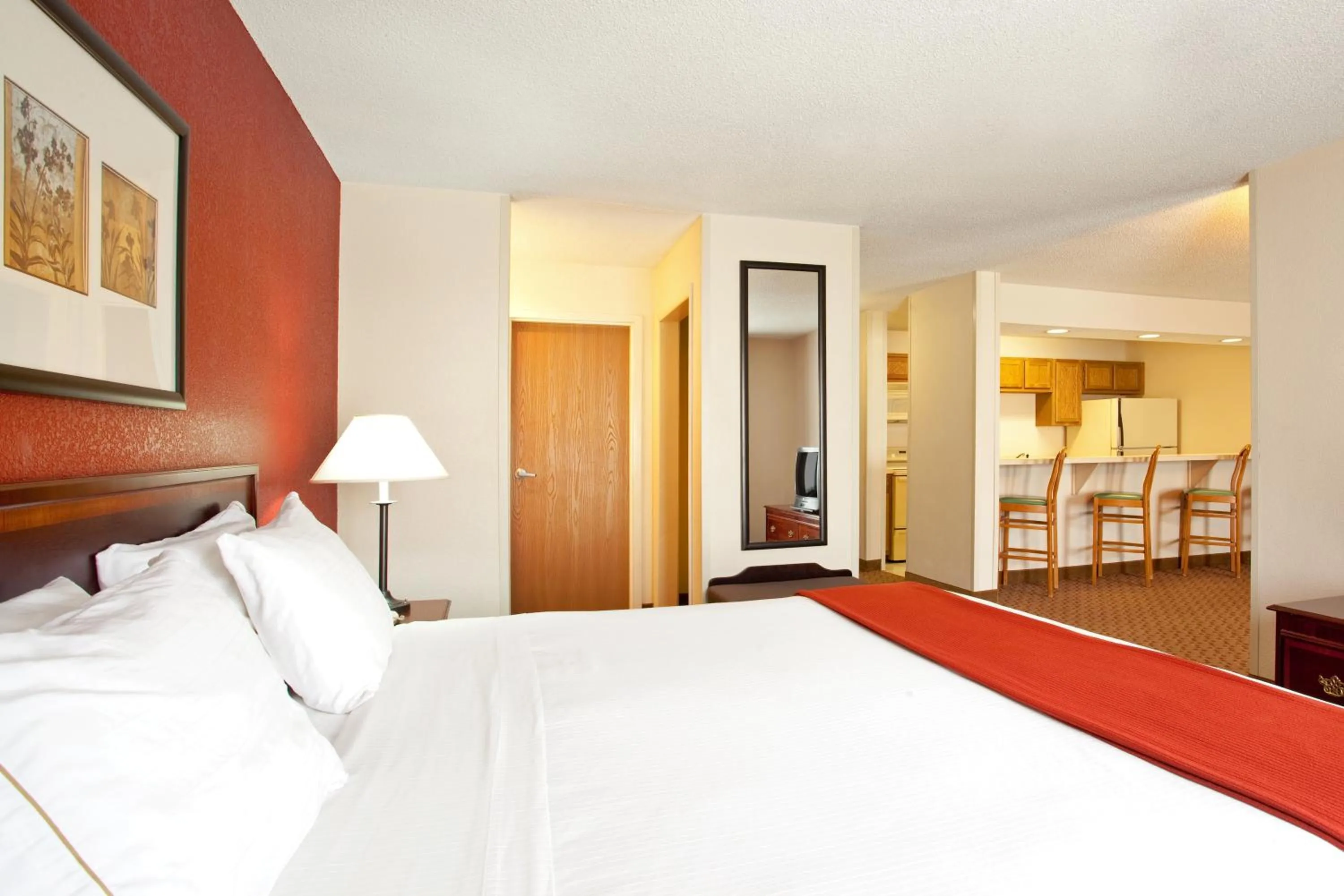 Photo of the whole room in Baymont by Wyndham Merrillville