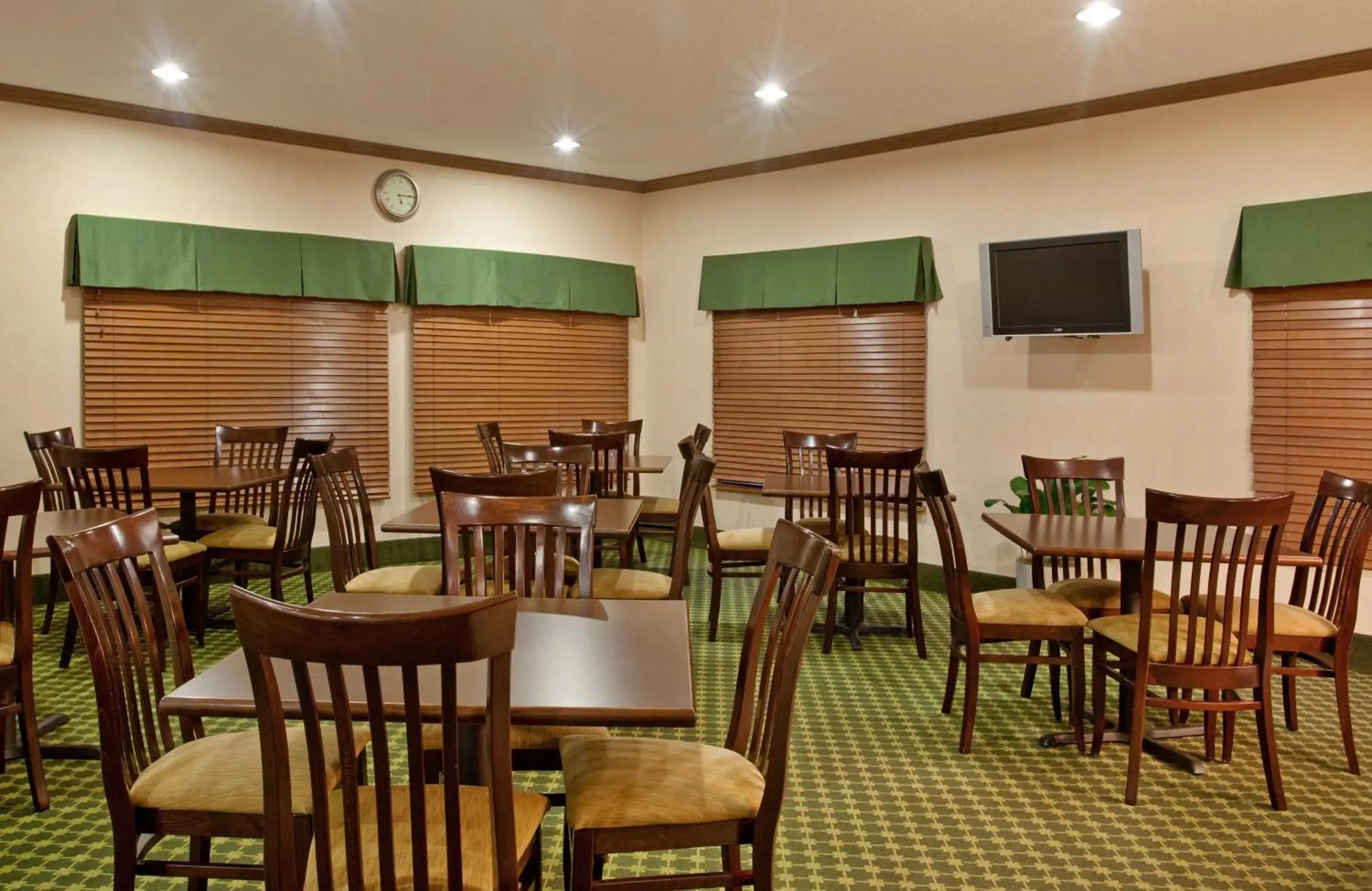 Restaurant/Places to Eat in Baymont by Wyndham Merrillville