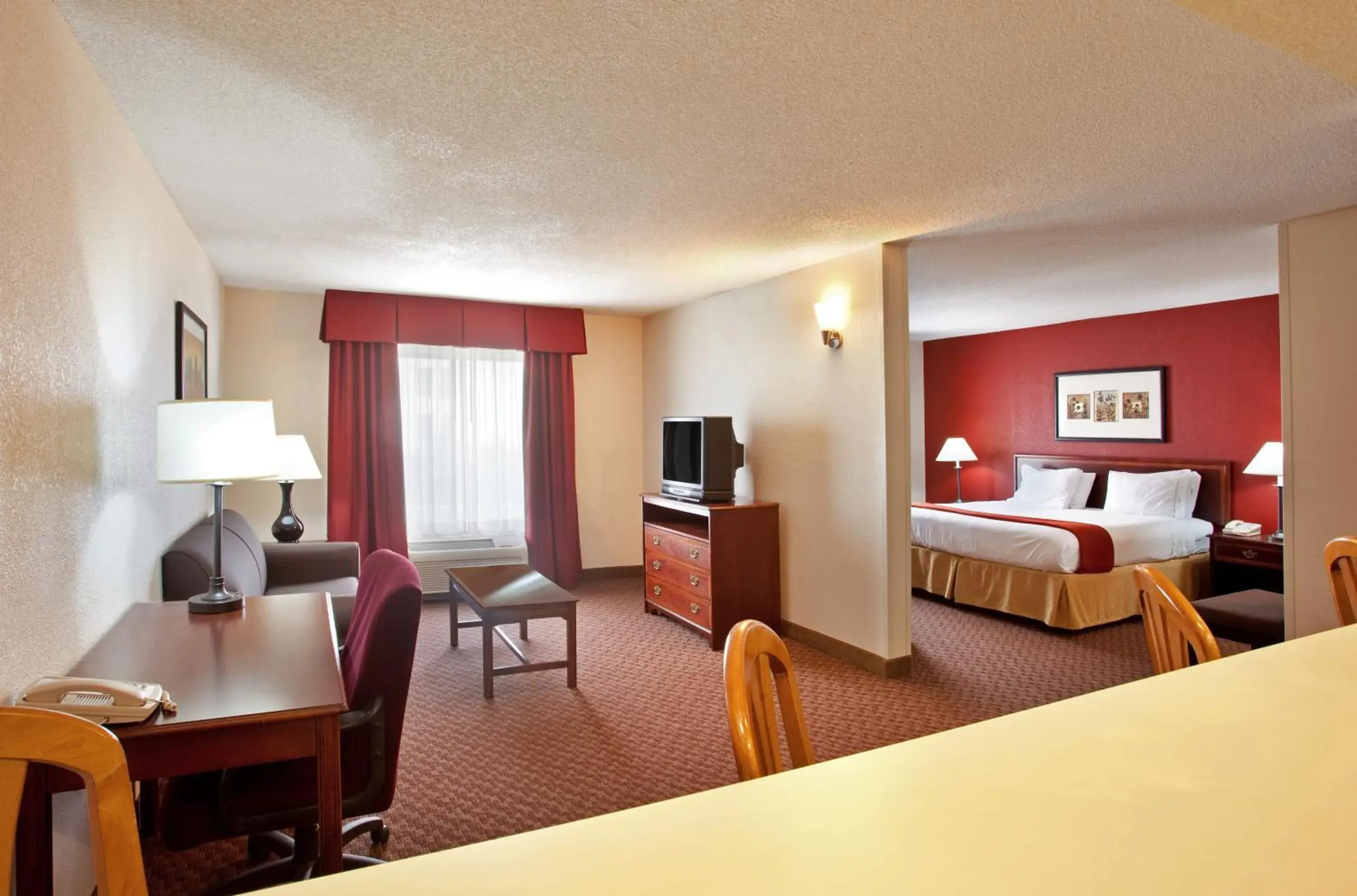 Photo of the whole room, Bed in Baymont by Wyndham Merrillville