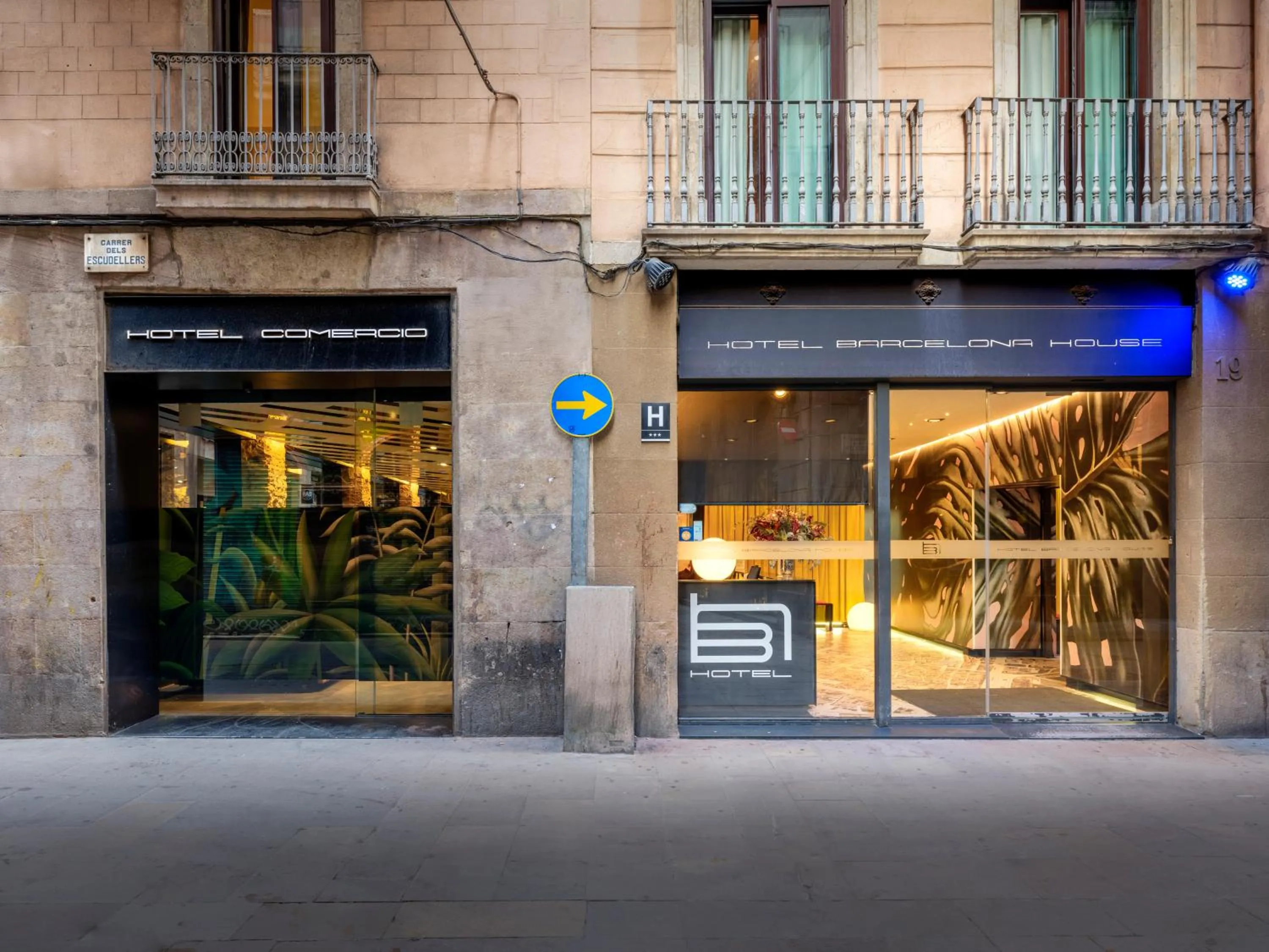 Facade/entrance in Barcelona House