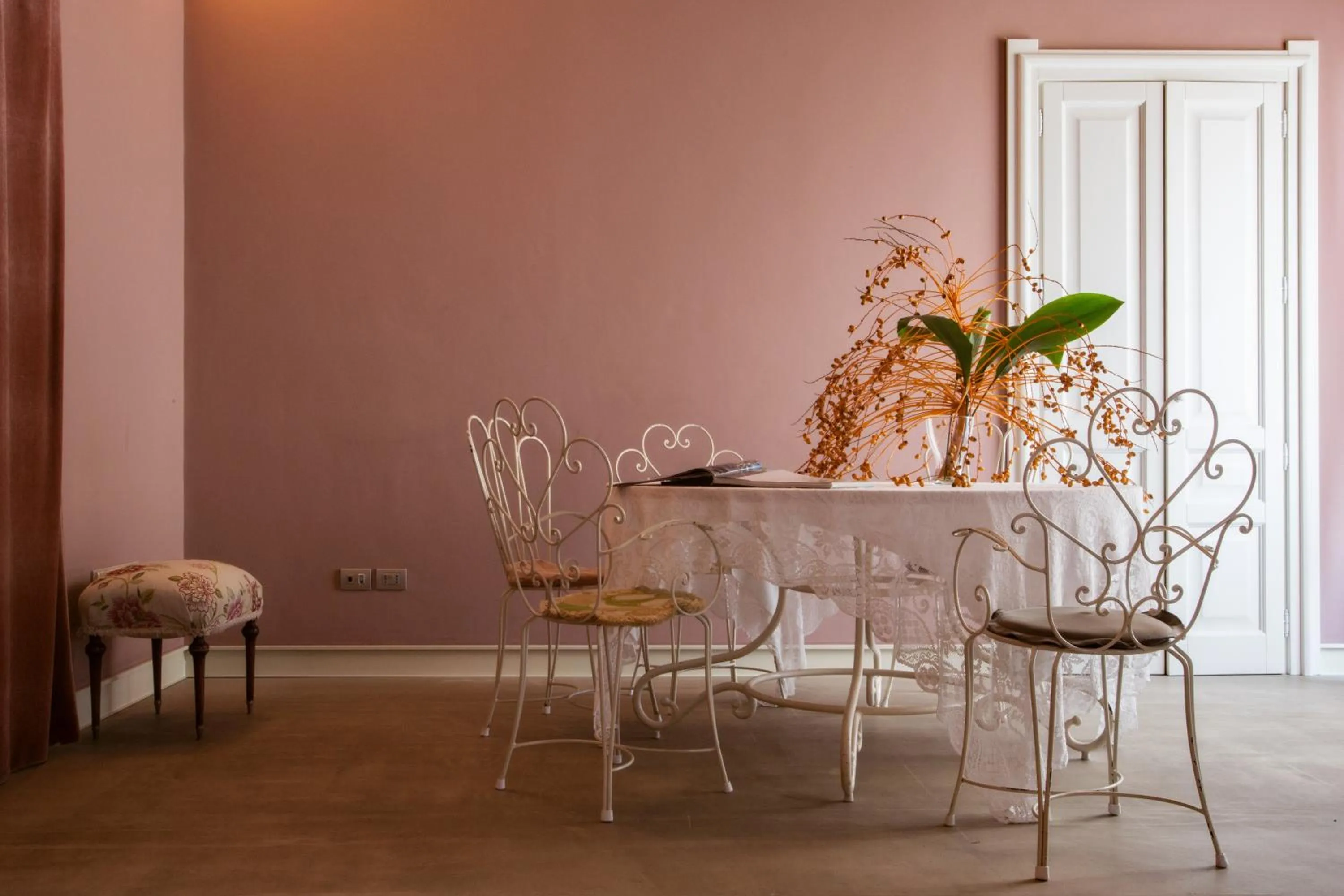 Communal lounge/ TV room in Shalai - Exclusive SPA and small gourmet hotel