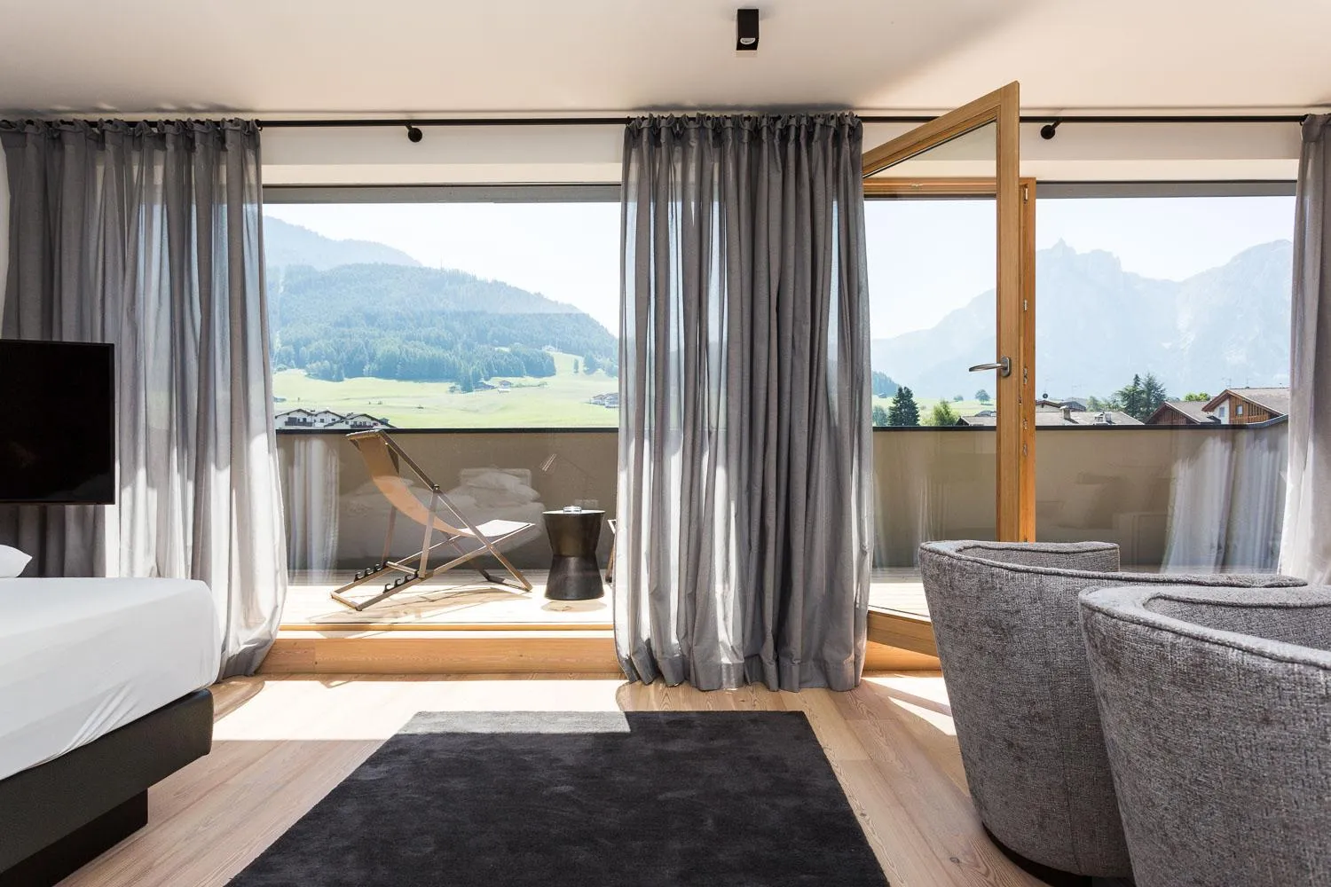 Balcony/Terrace, Bed in Hotel MAYR