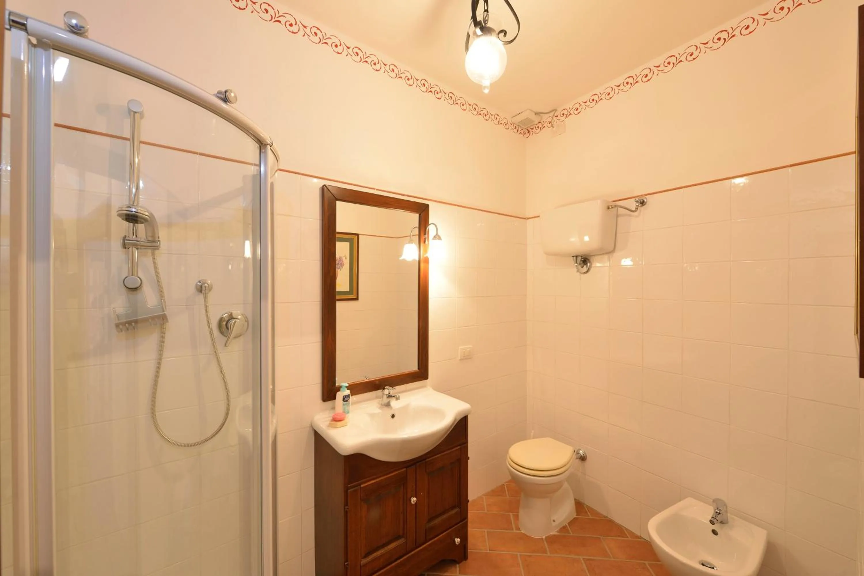 Shower in La Corte Medicea