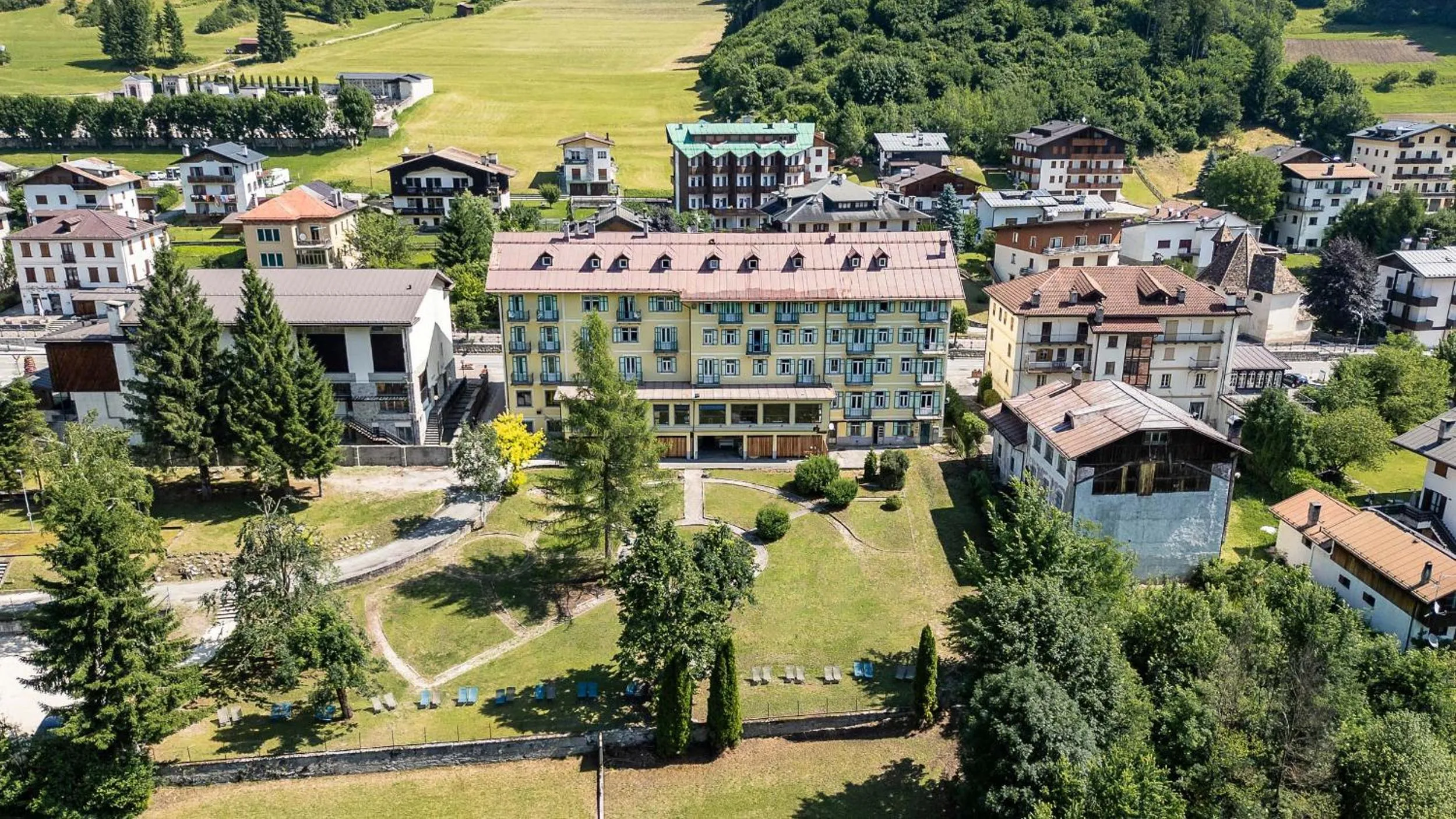 Garden in HOTEL AURONZO - outdoor basecamp