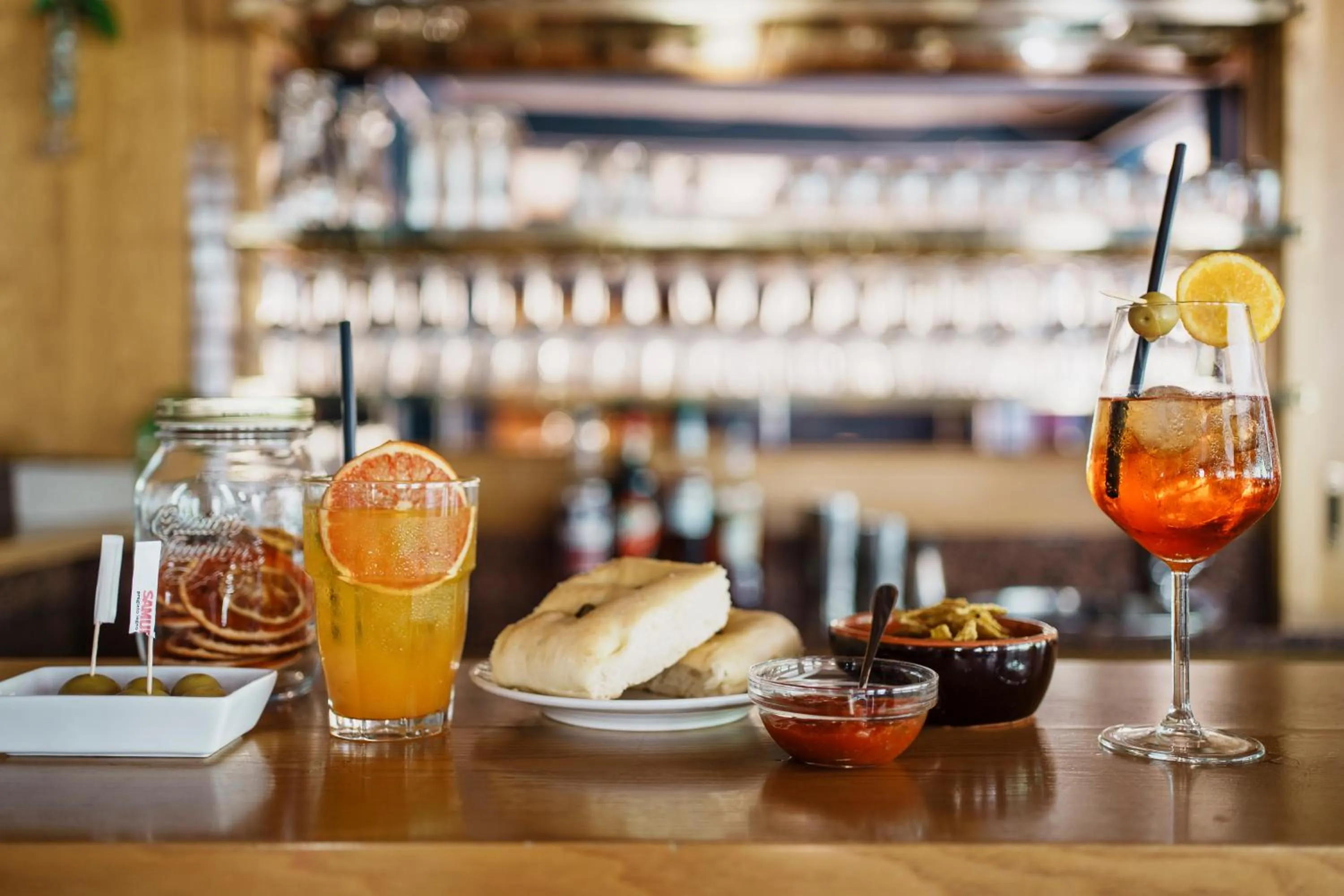 Lounge or bar in HOTEL AURONZO - outdoor basecamp