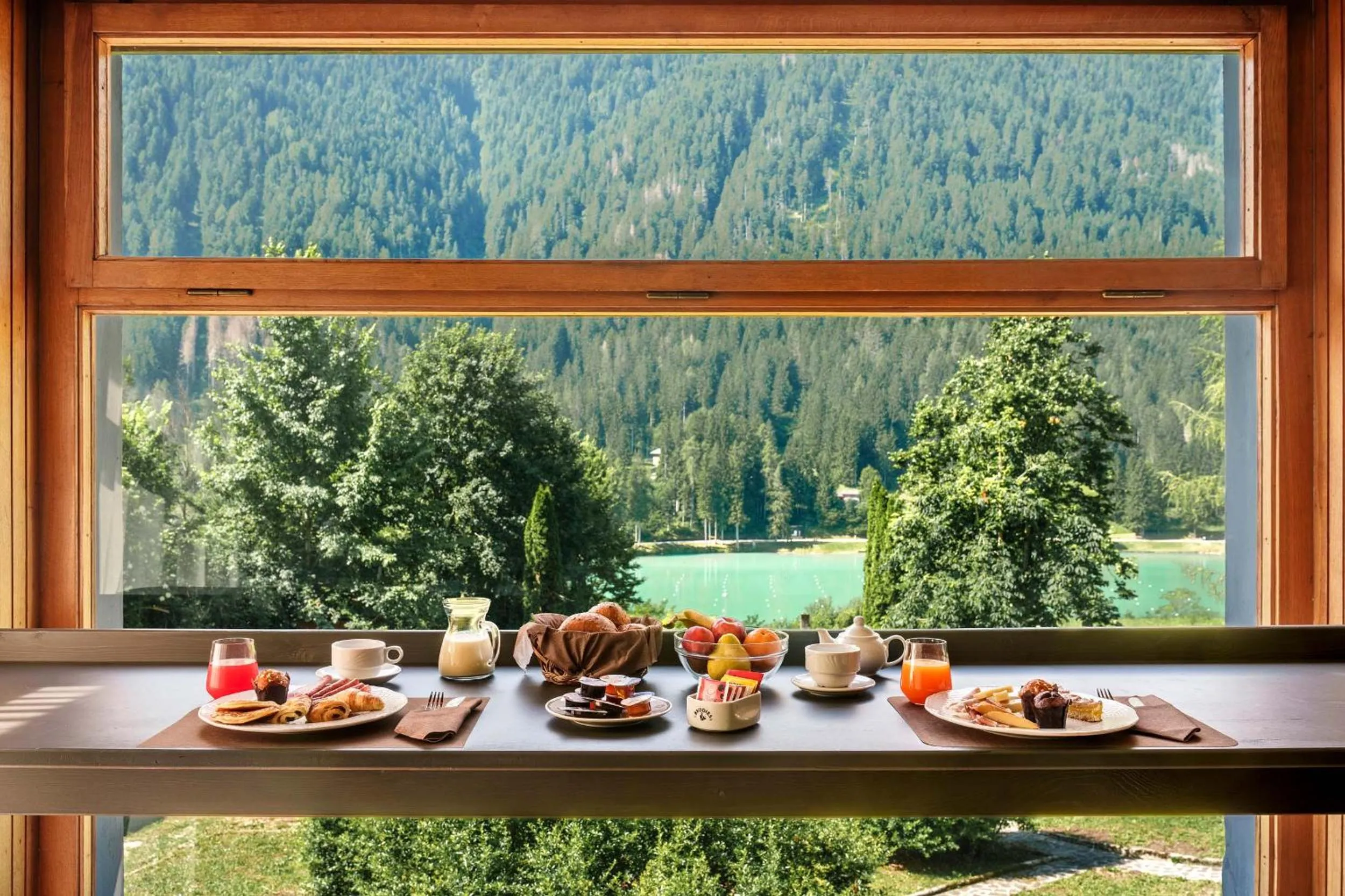 Breakfast in HOTEL AURONZO - outdoor basecamp