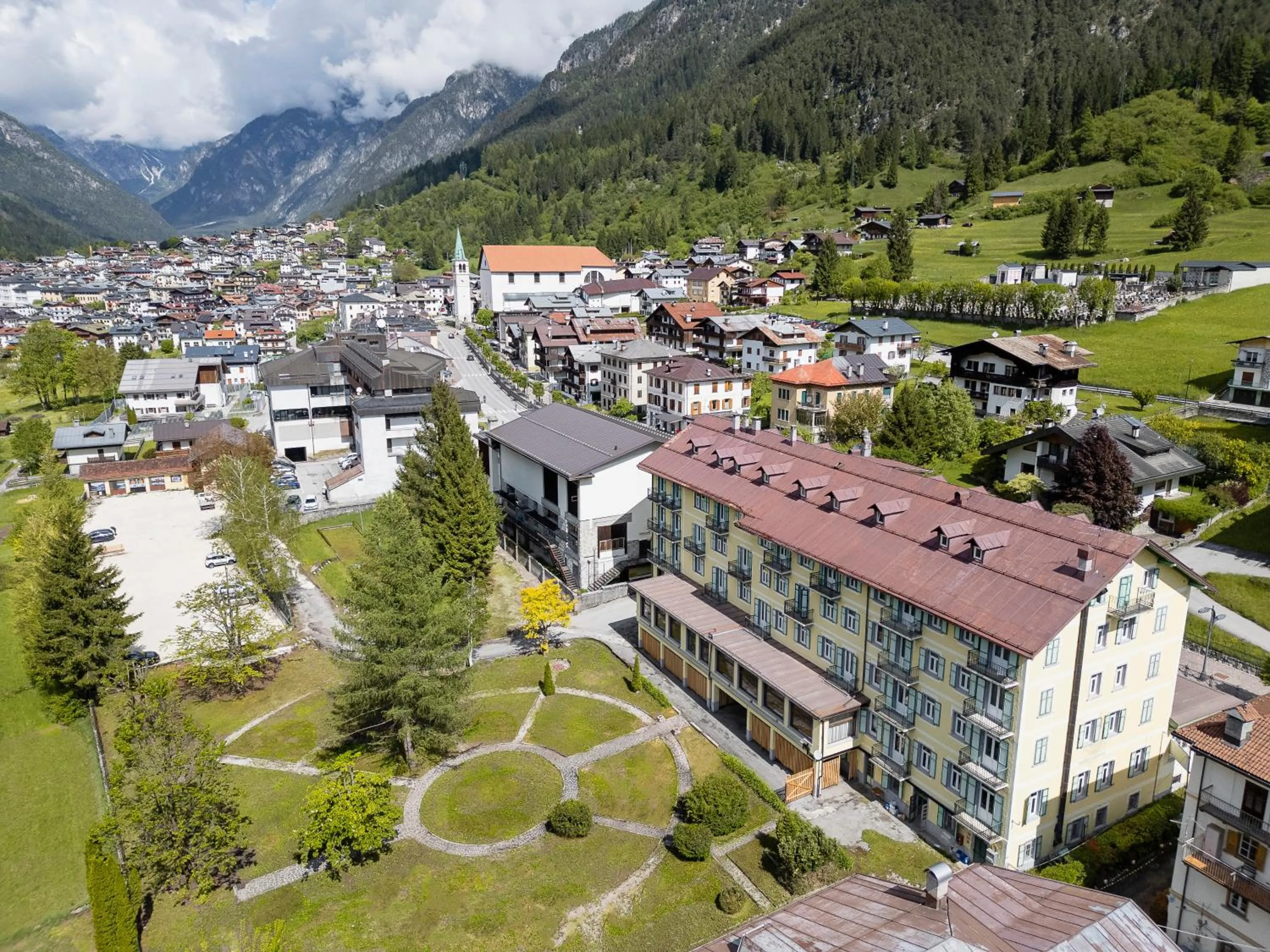Garden in HOTEL AURONZO - outdoor basecamp