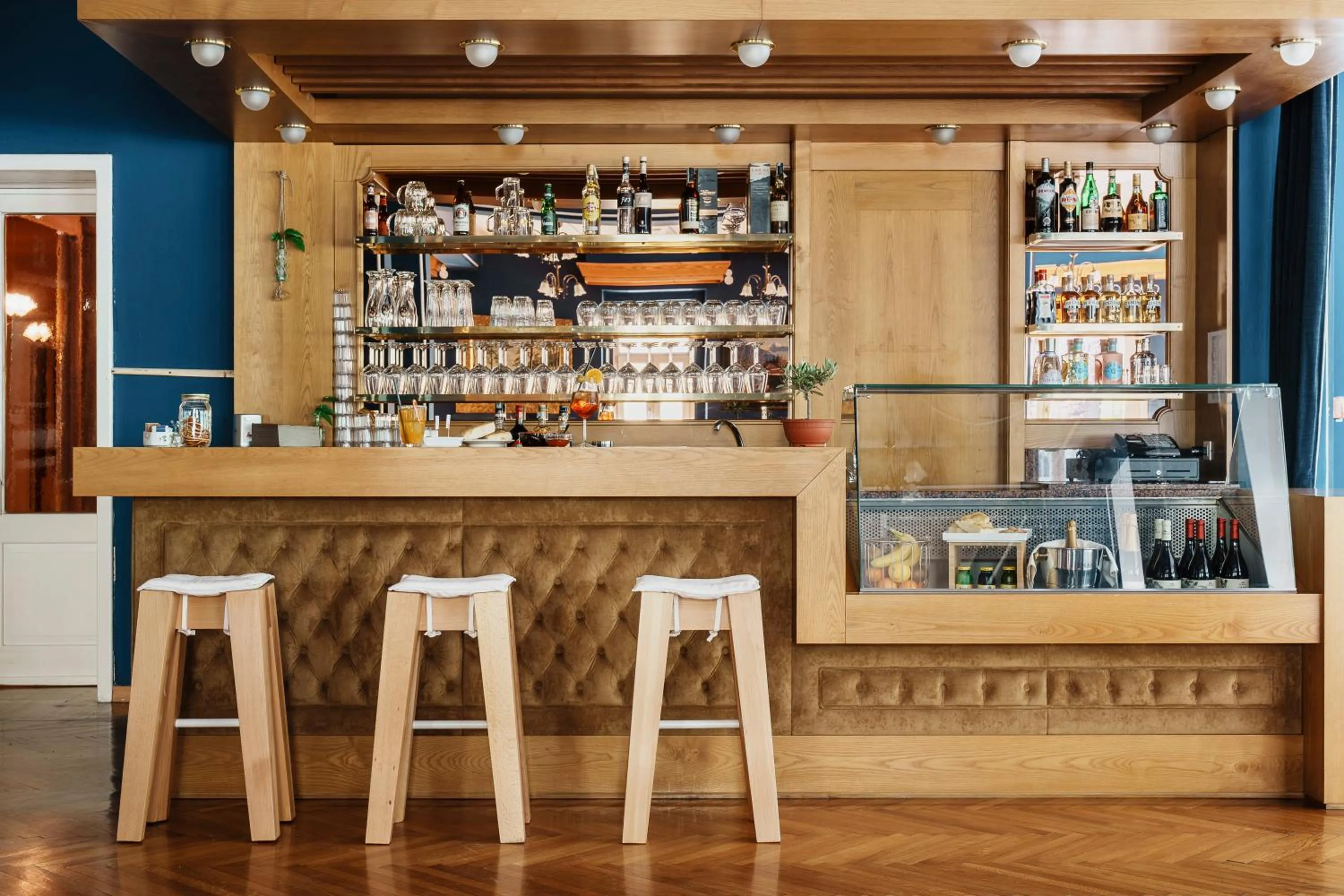 Lounge or bar in HOTEL AURONZO - outdoor basecamp