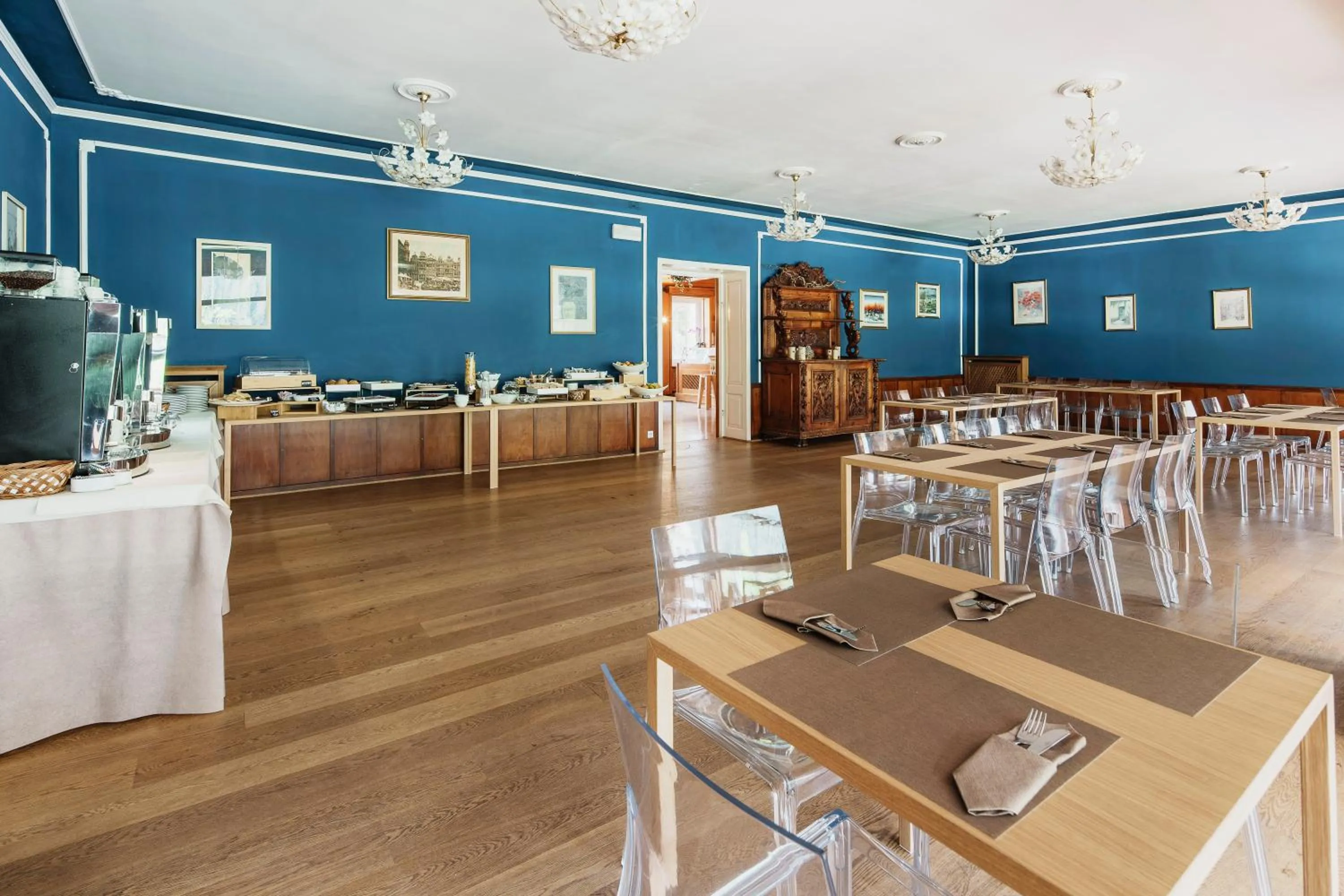 Breakfast in HOTEL AURONZO - outdoor basecamp