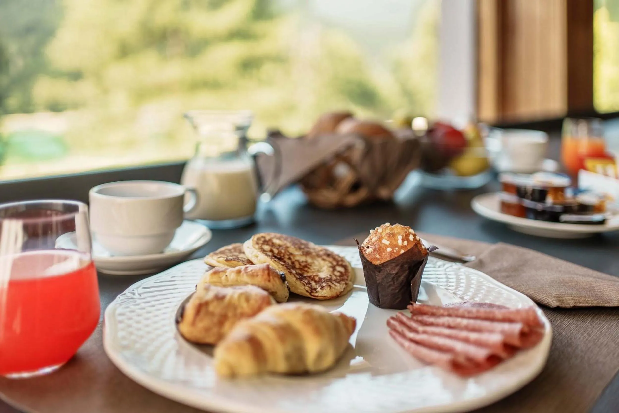 Breakfast in HOTEL AURONZO - outdoor basecamp