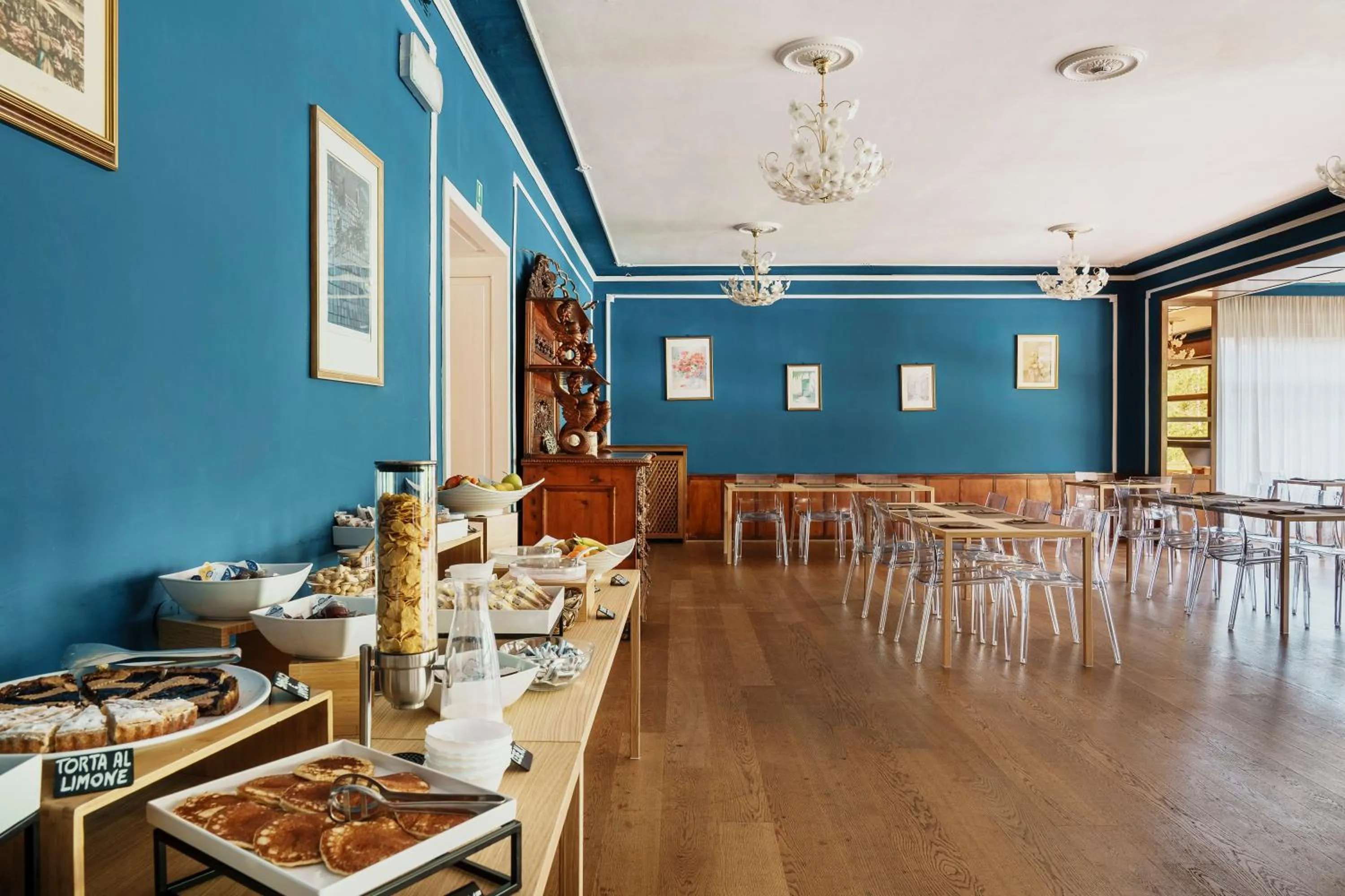 Breakfast in HOTEL AURONZO - outdoor basecamp