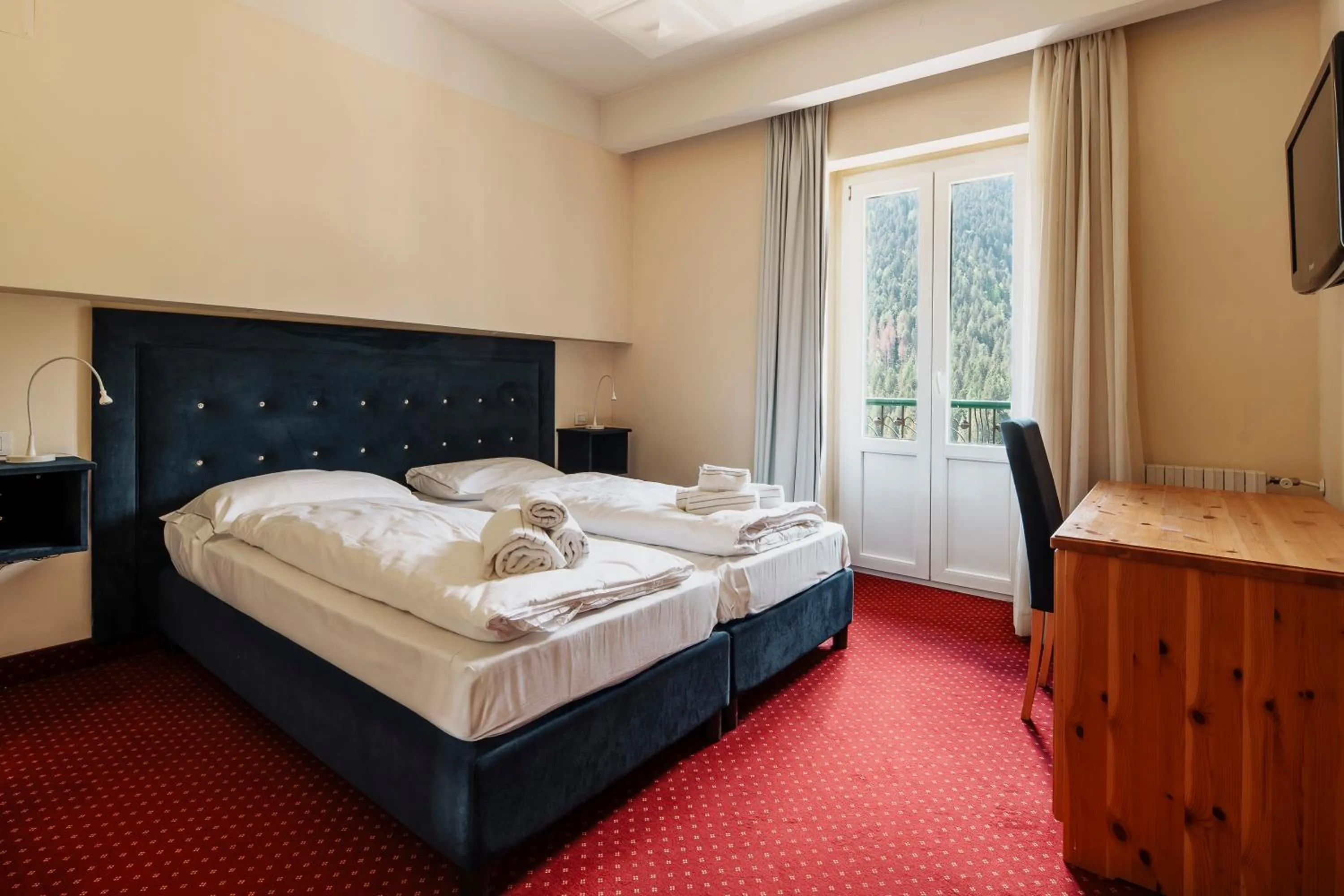 Bedroom, Bed in HOTEL AURONZO - outdoor basecamp