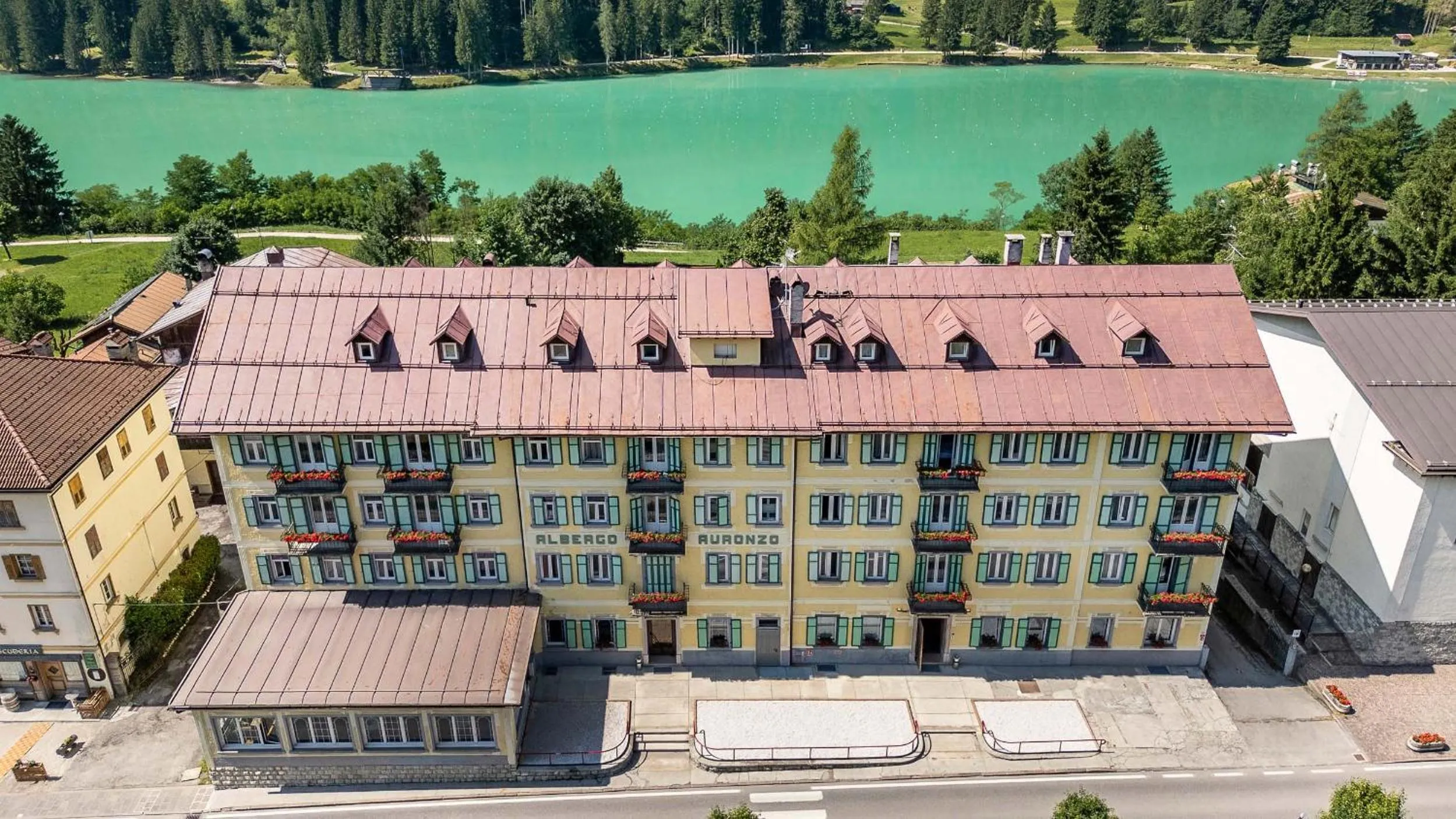Property building in HOTEL AURONZO - outdoor basecamp