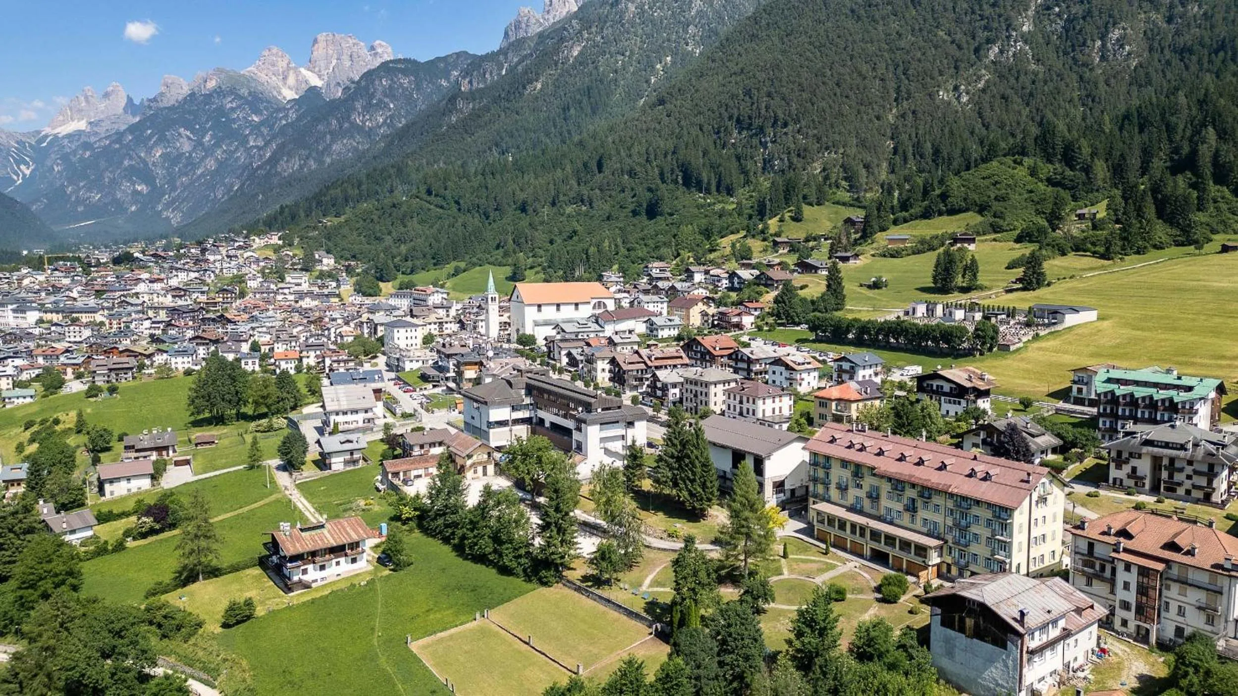 Property building in HOTEL AURONZO - outdoor basecamp