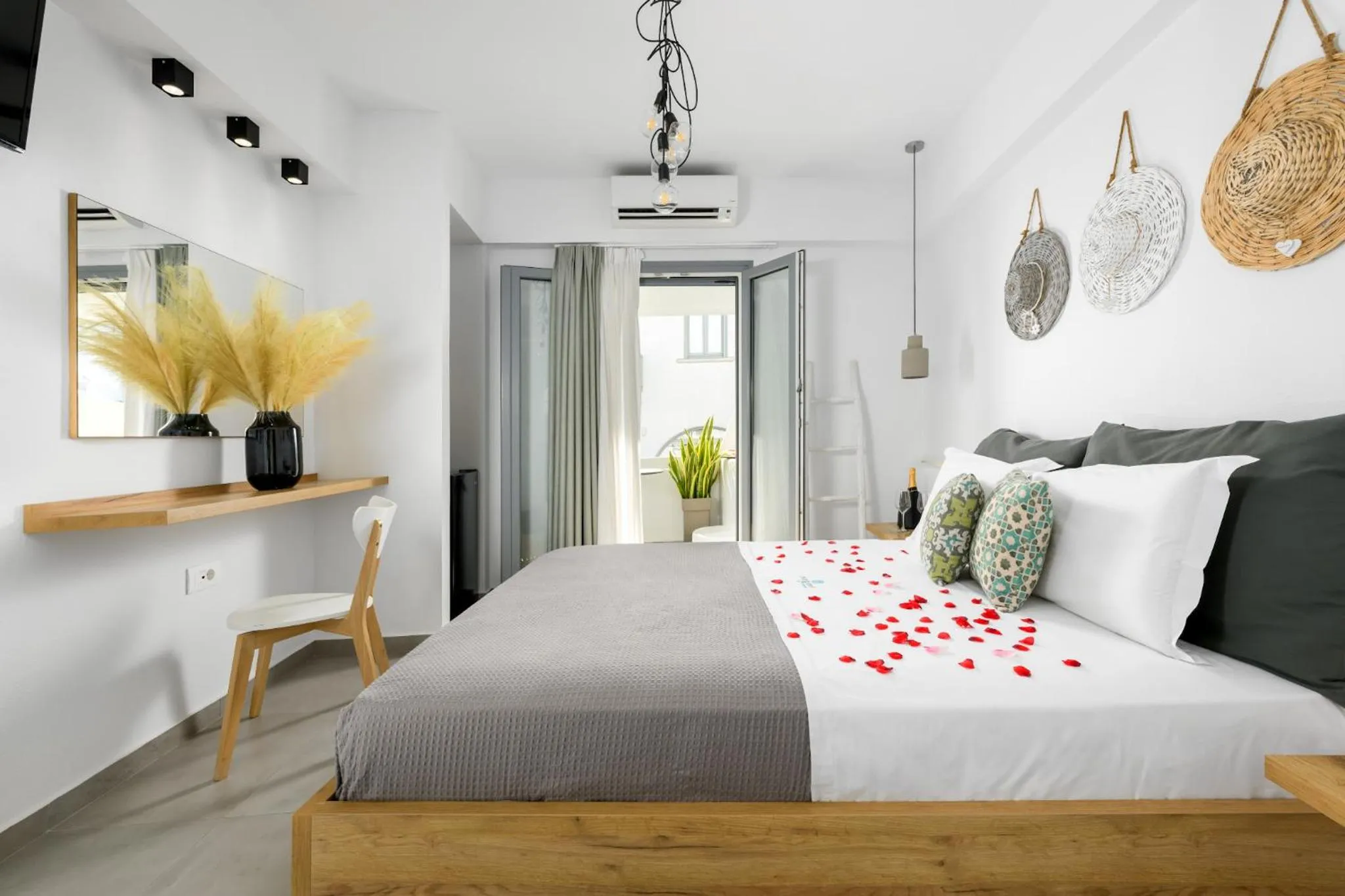 Photo of the whole room, Bed in Margaret of Naxos