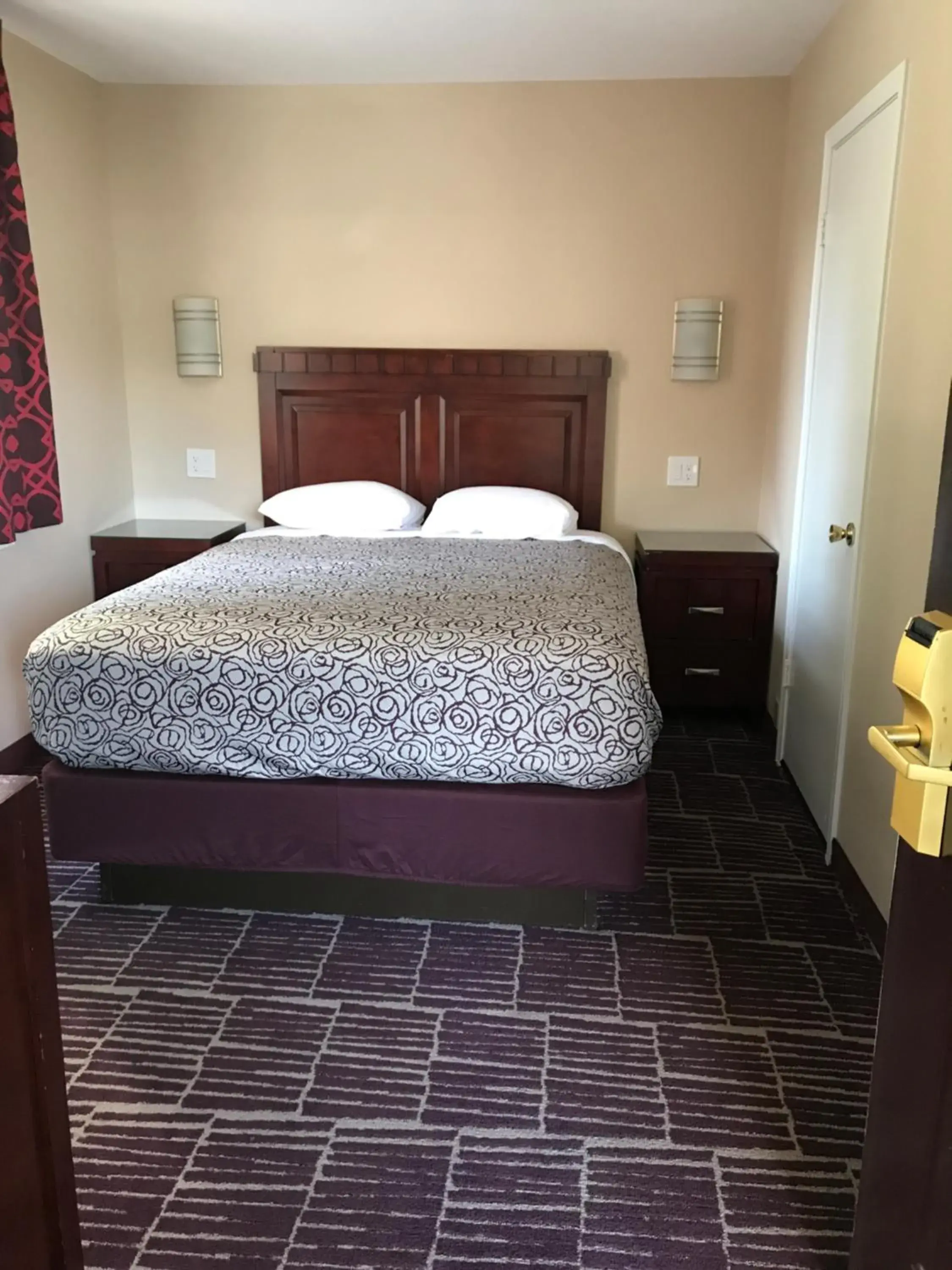Economy Single Room in Economy Inn Economy Single Room in Economy Inn