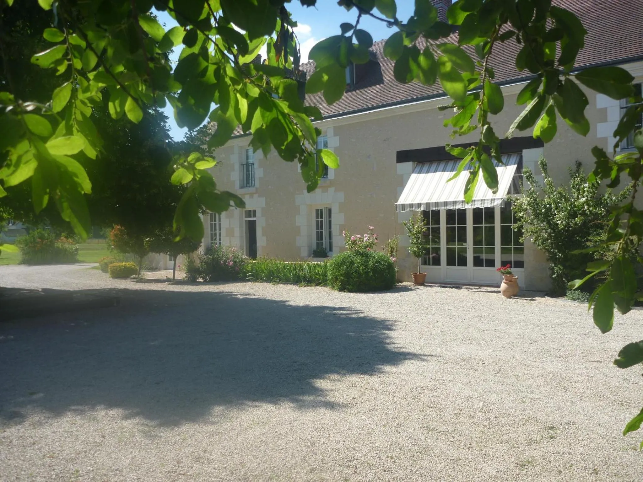Facade/entrance in La Levraudière