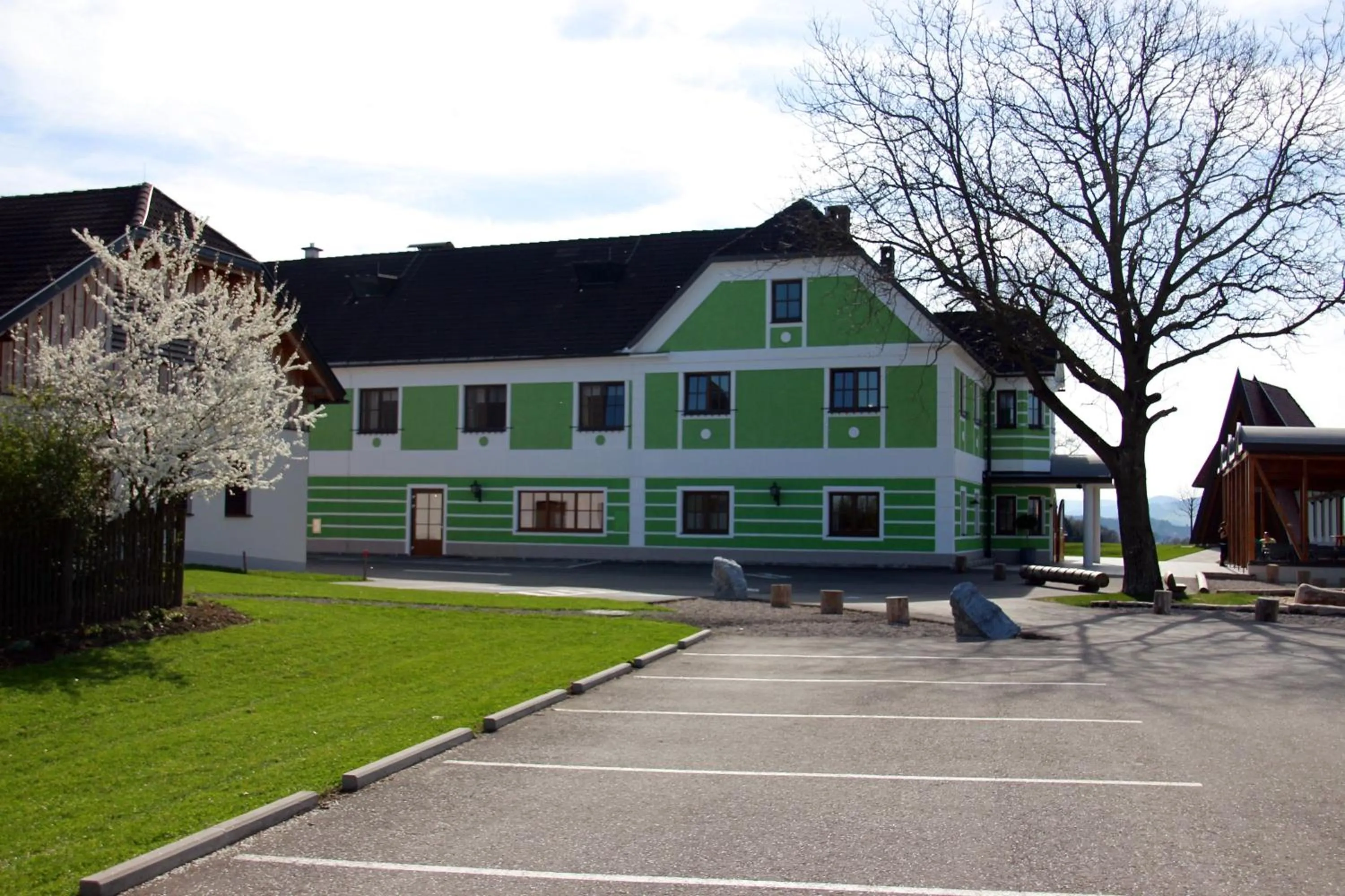 Facade/entrance in Mostlandhof