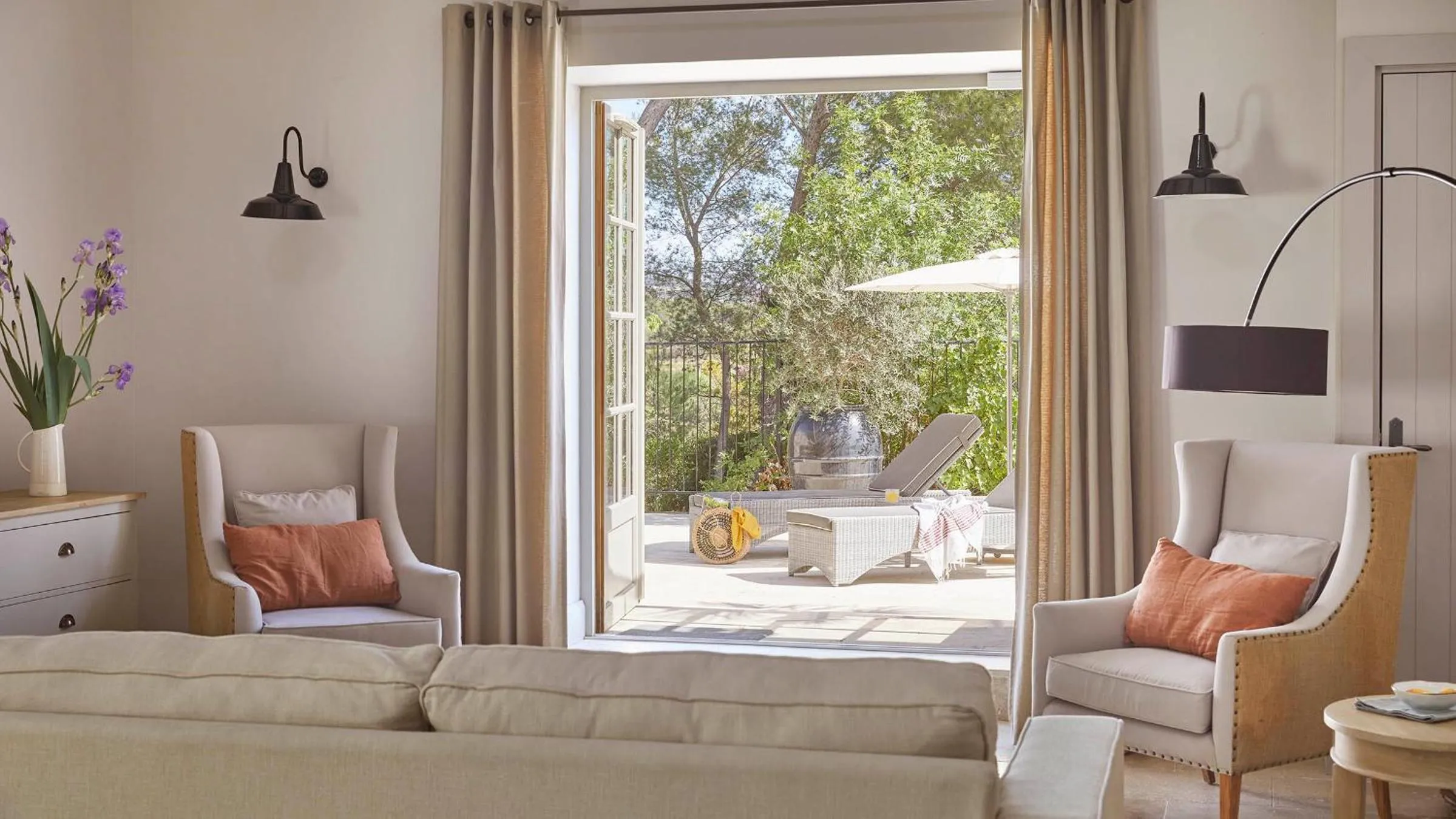 Patio in Château St Pierre de Serjac