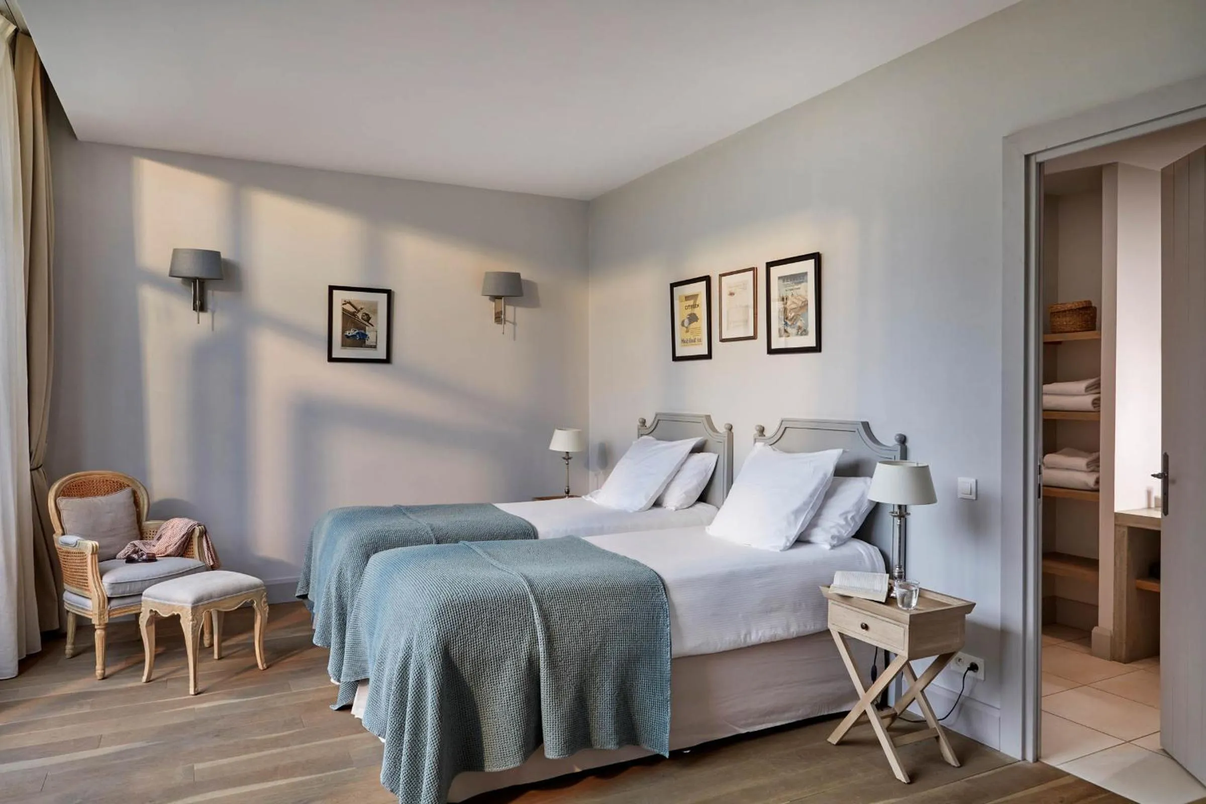 Bedroom, Bed in Château St Pierre de Serjac