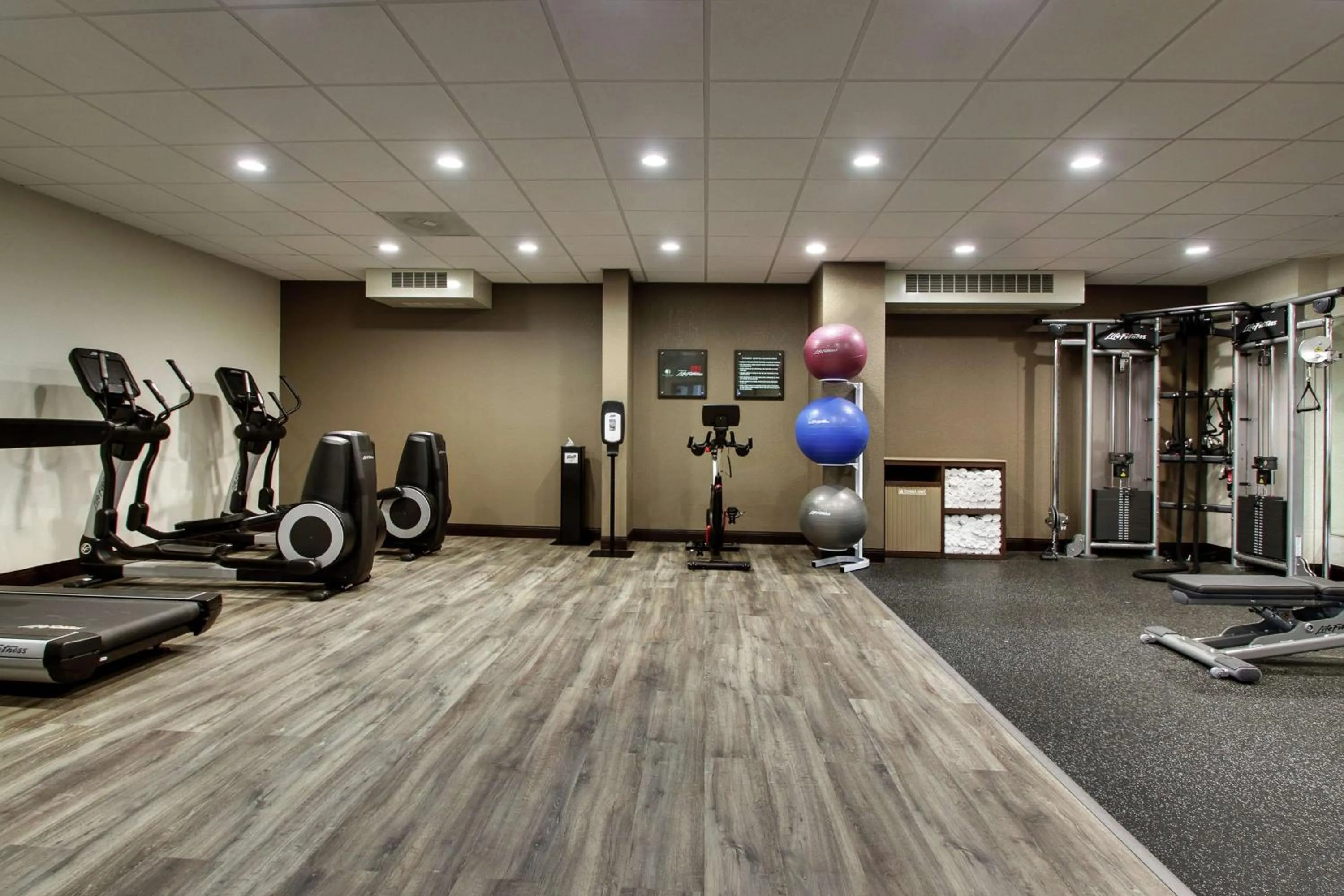 Fitness centre/facilities in Doubletree By Hilton Mt. Vernon