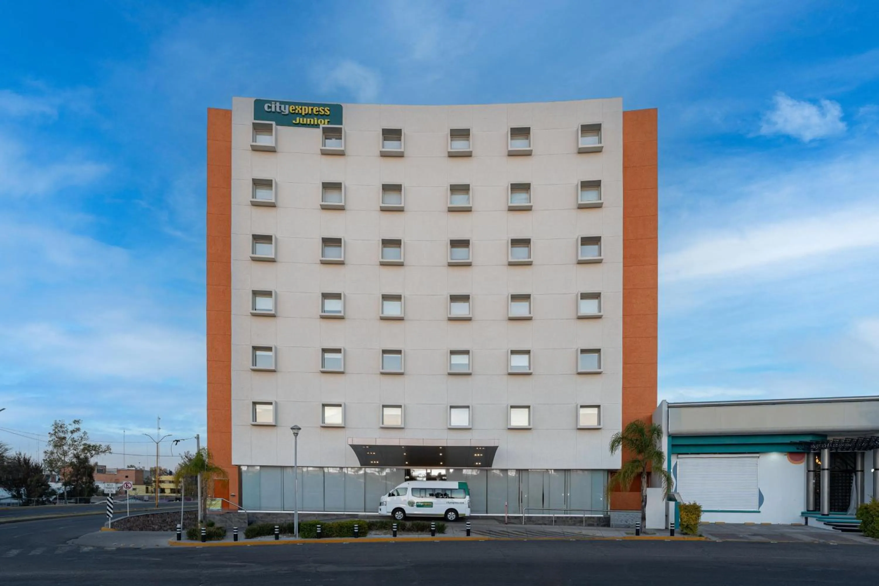 Property building in City Express Junior by Marriott Aguascalientes Centro